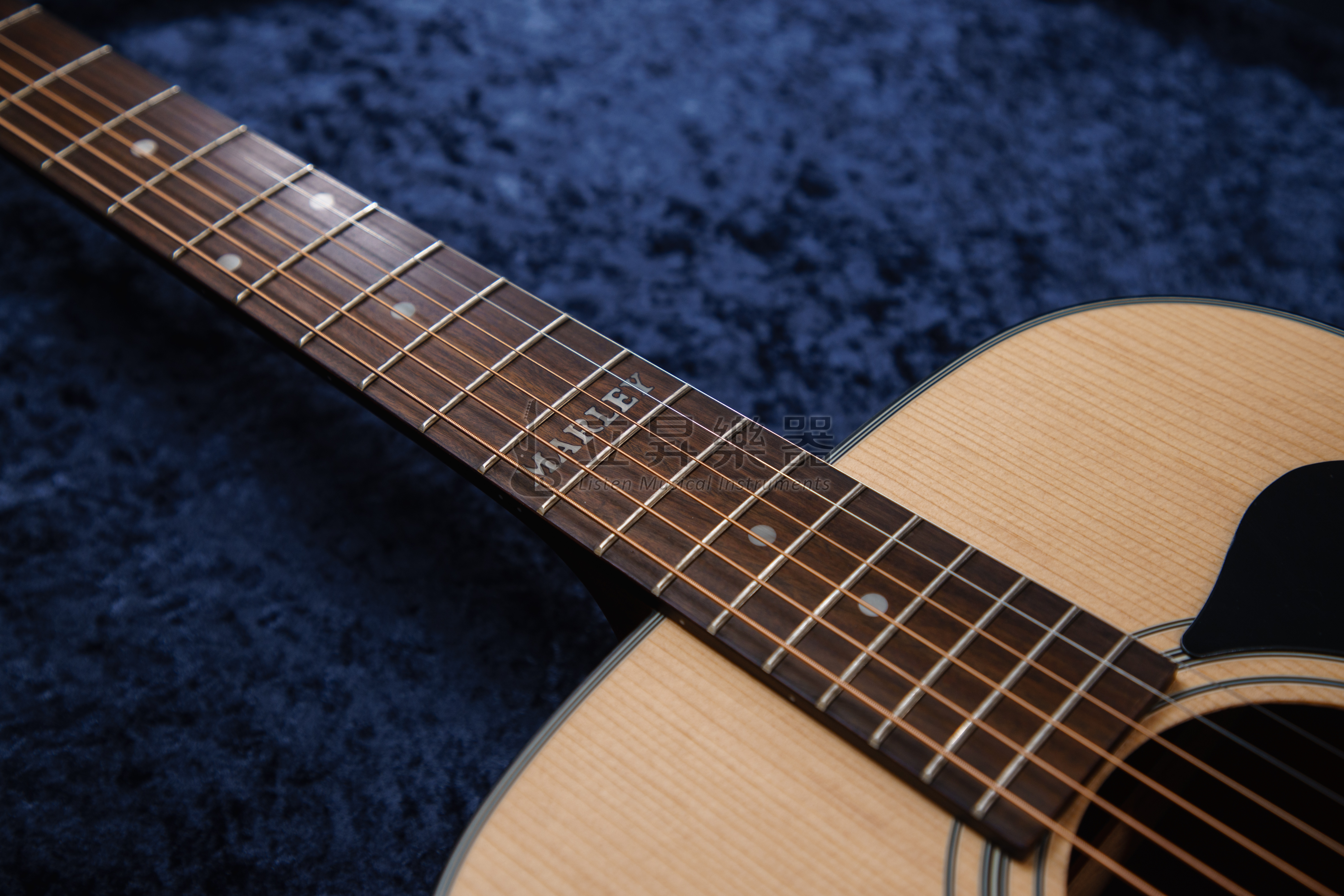 Guild Guild A-20 Marley Bob 聯名款 雲杉面單板木吉他 側背板桃花心木 附原廠厚袋、聯名Pick 第 4 張圖片｜三峽吉他 / Bass