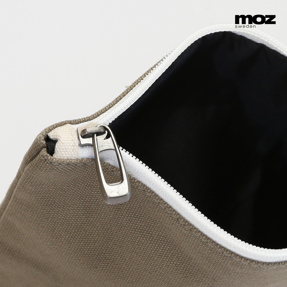 moz swedish moose holding makeup storage bag (brown)