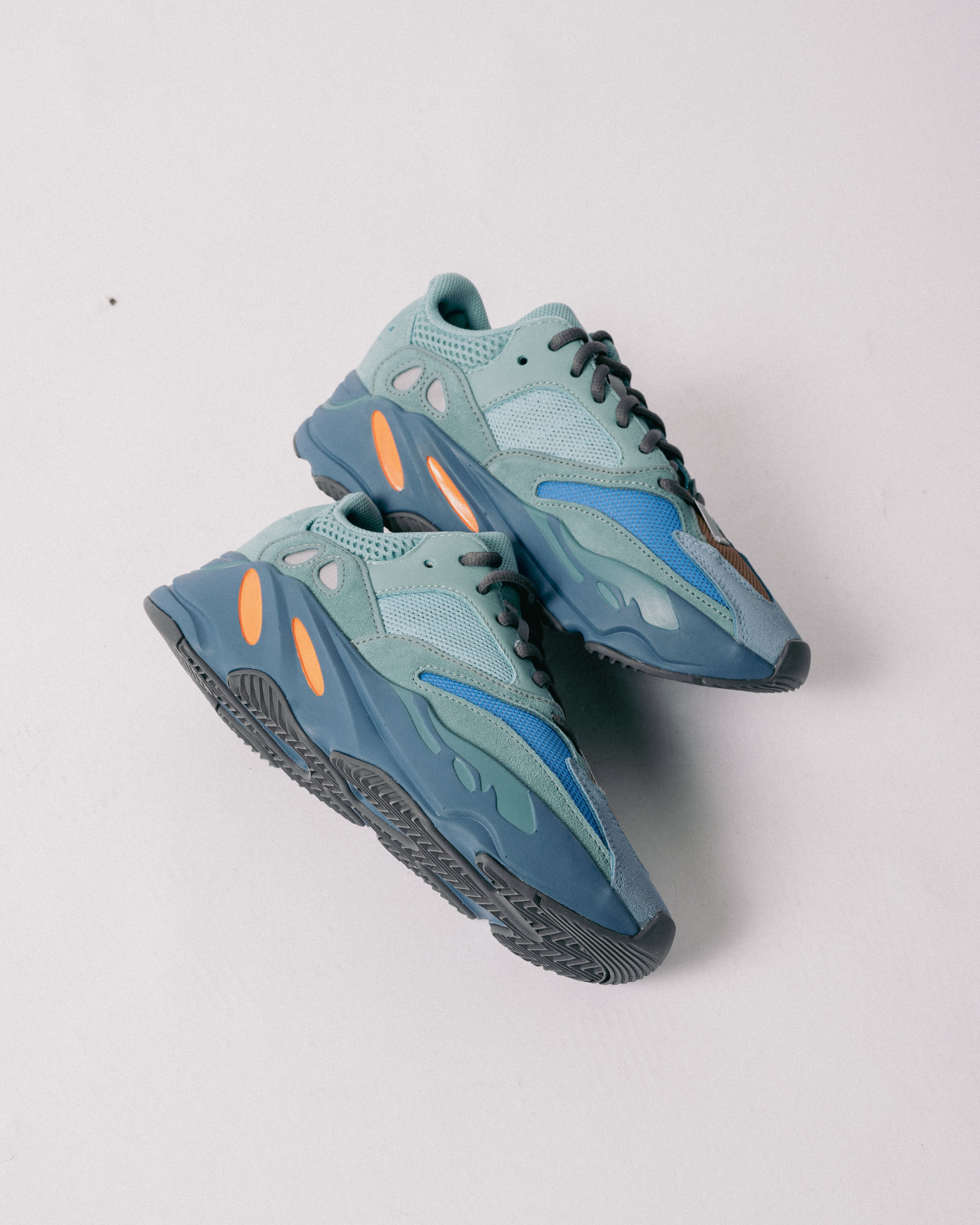 [現貨] Yeezy Boost 700 Faded Azure GZ2002