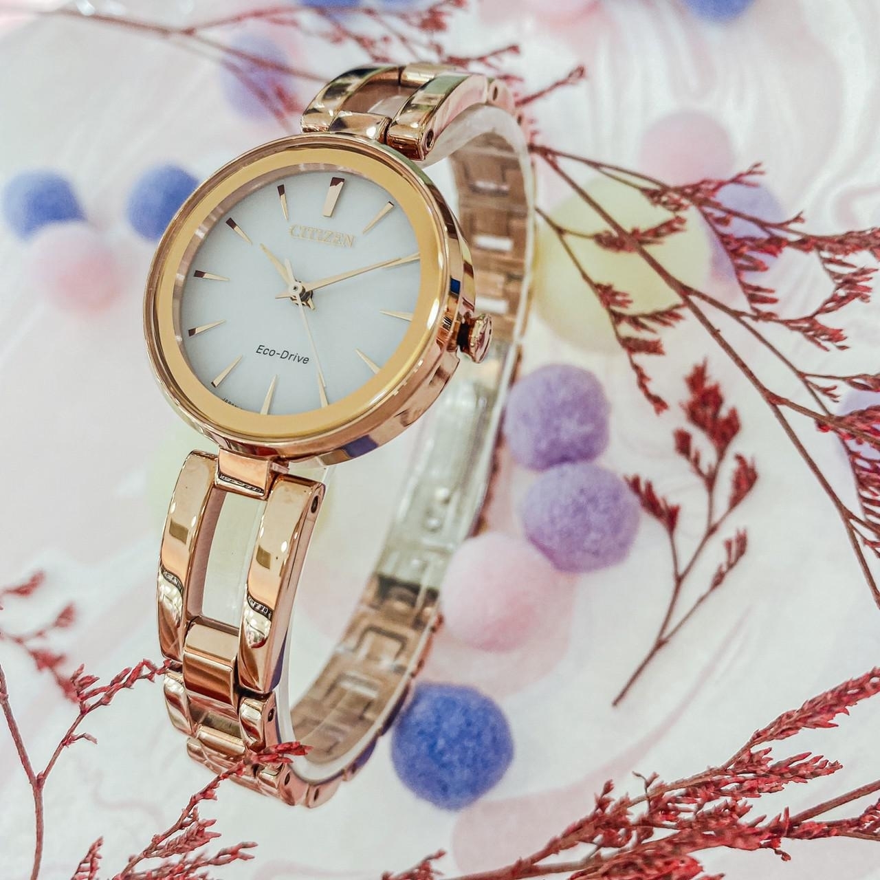 【CITIZEN 星辰】LADYS簡約優雅手鐲腕錶 EM0639-81A (28mm) 現代鐘錶