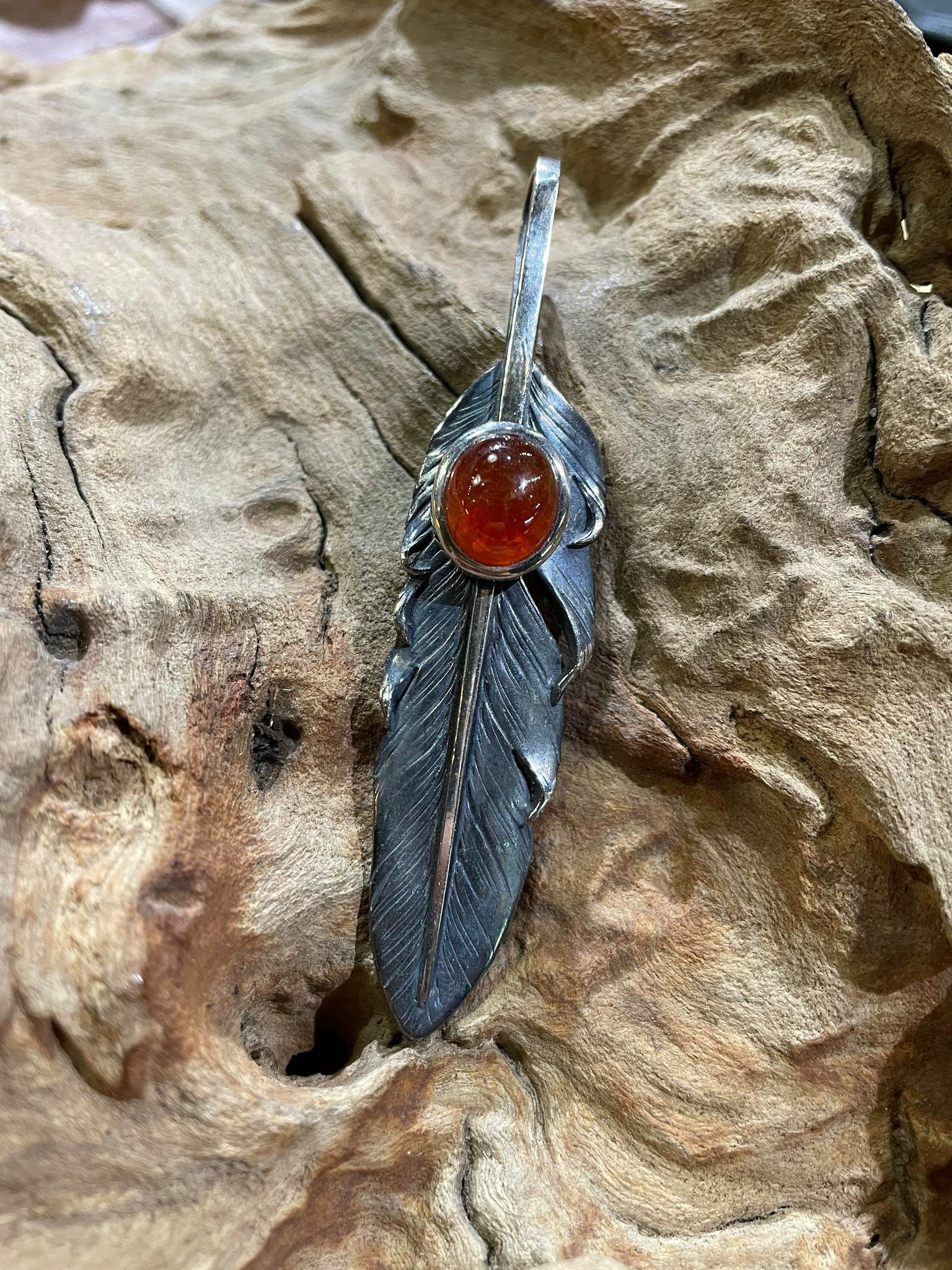 *Black Venom Jewelry-Freedom & Prayer XL(8cm)鑲錳鋁榴石(Spessartite)銀羽。