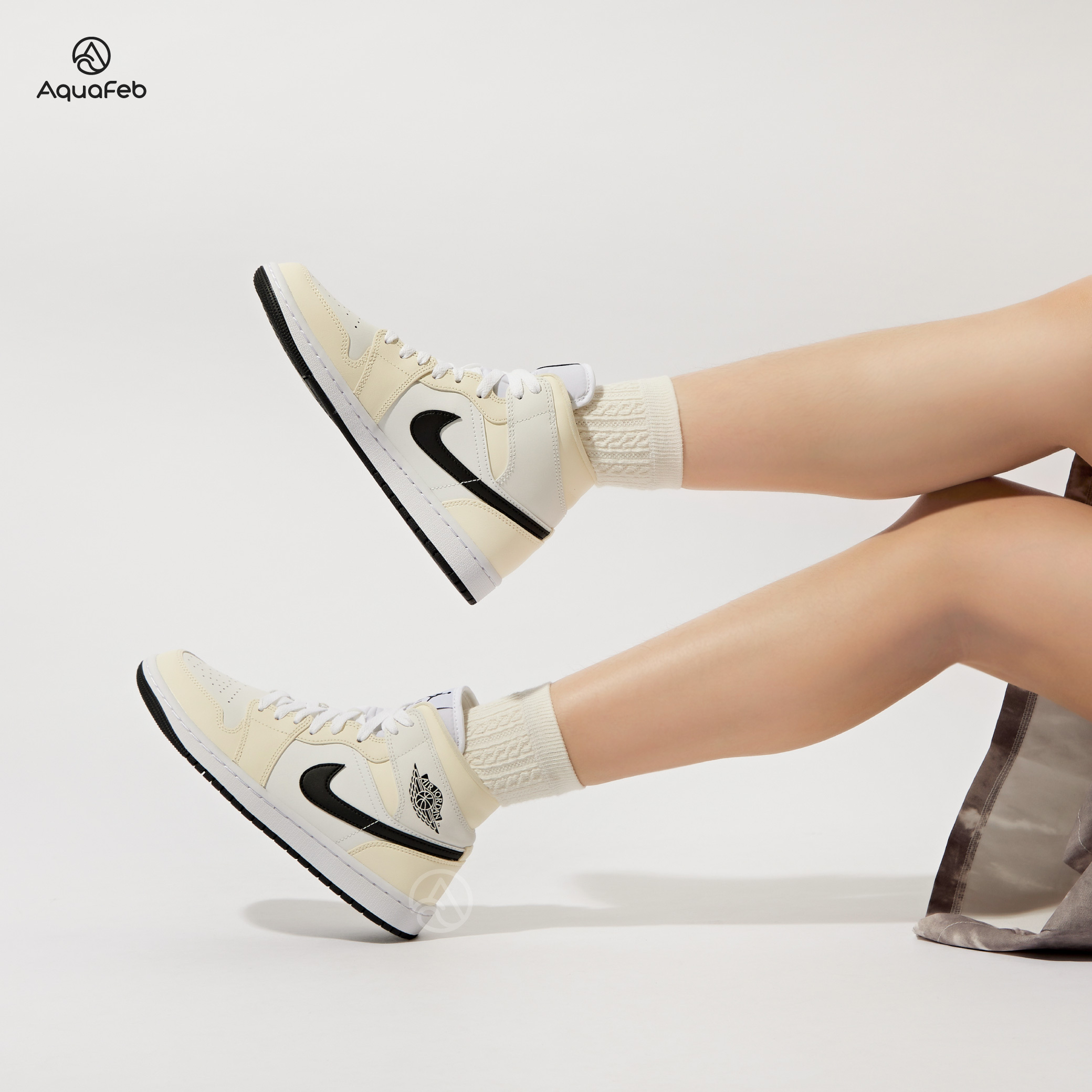 Nike Jordan 1 Mid Coconut Milk 男女米白高筒運動籃球休閒鞋BQ...