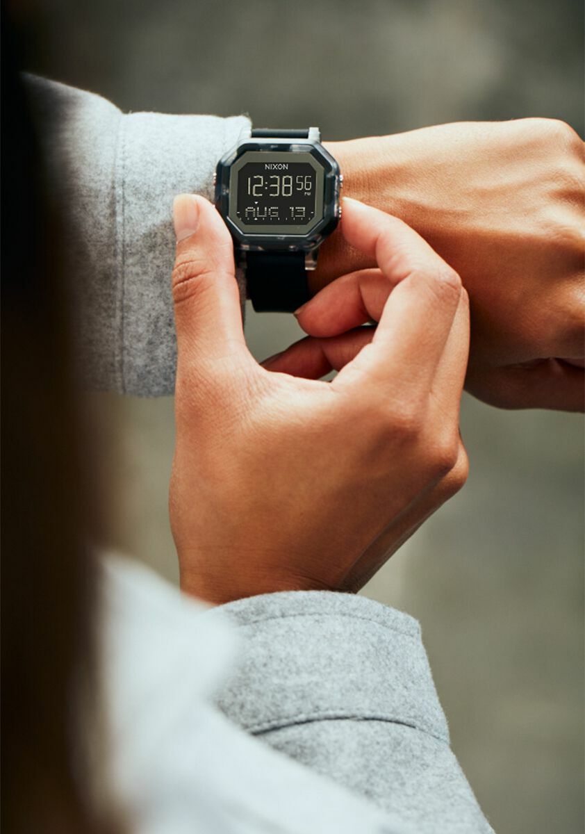 萬年鐘錶 - NIXON 尼克森 衝浪  Siren 琥珀黑電子錶   A1210-2882  錶徑36MM