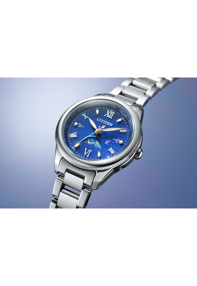 萬年鐘錶 - Citizen 星辰錶  XC   光動能電波錶 天空之鏡小錶徑鈦金屬月相女錶 EE1000-58L  錶徑29MM