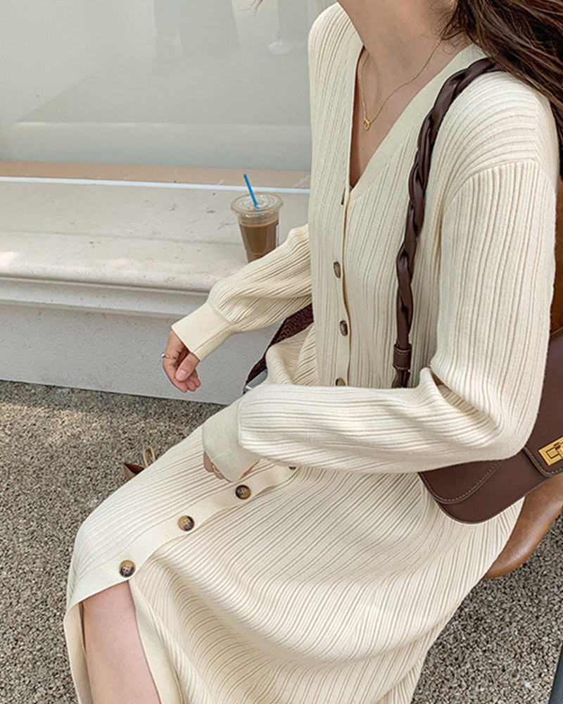 DEER.W V領排釦紋理針織洋裝 米杏