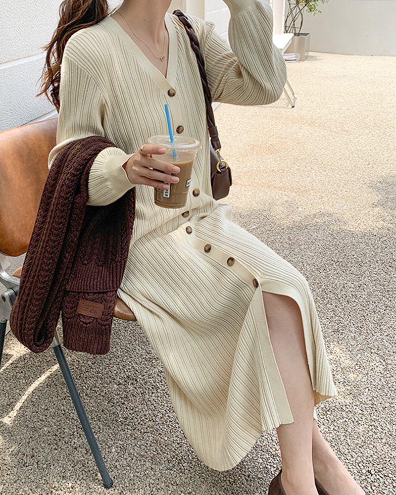 DEER.W V領排釦紋理針織洋裝 米杏