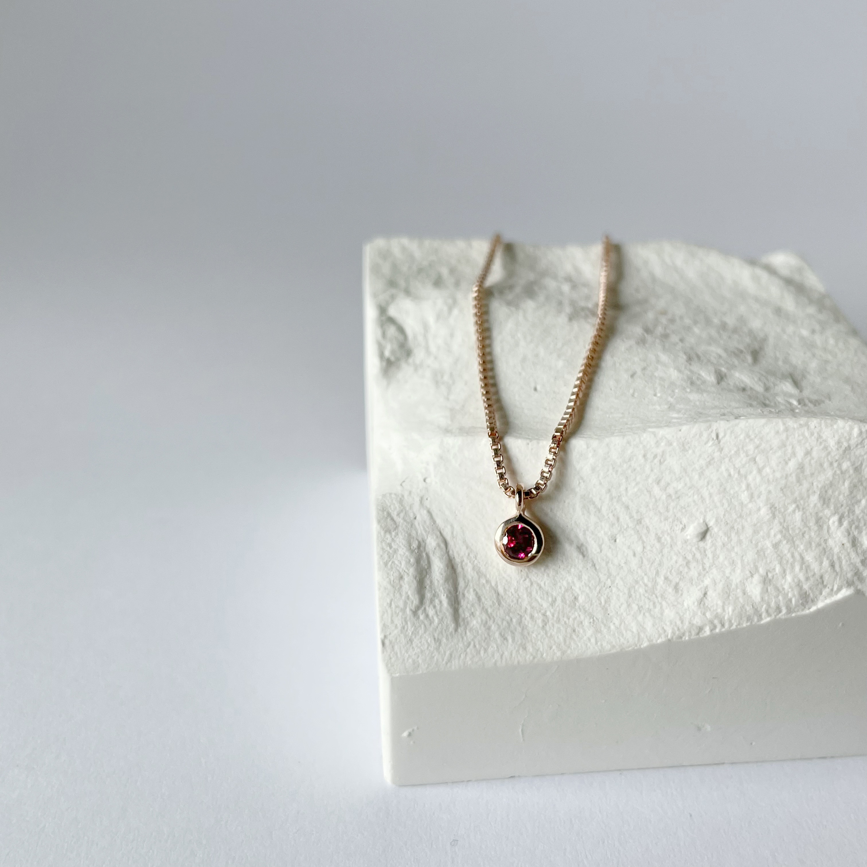 Lego小圓玫瑰石榴盒子鎖骨鏈