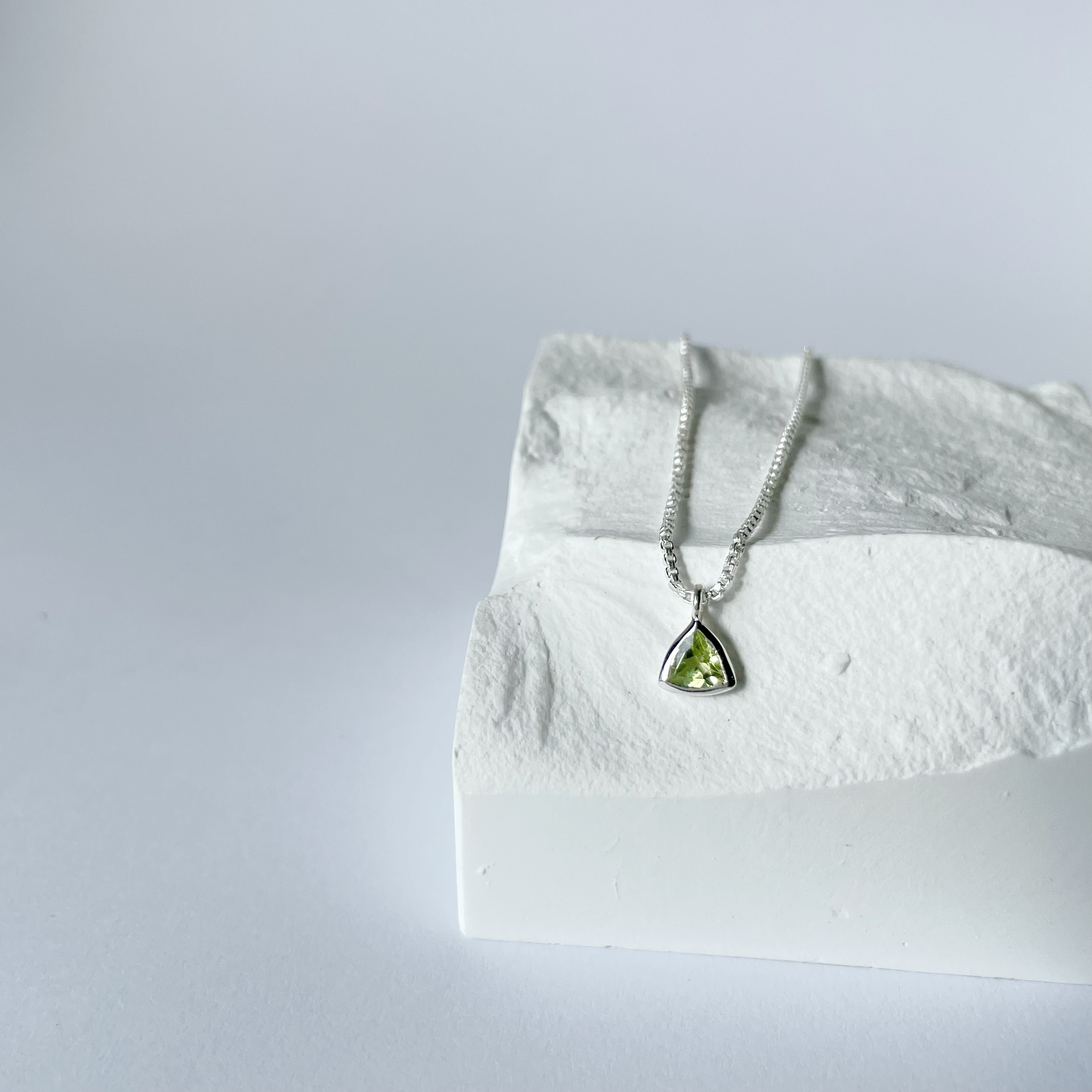 Lego三角橄欖盒子鎖骨鏈