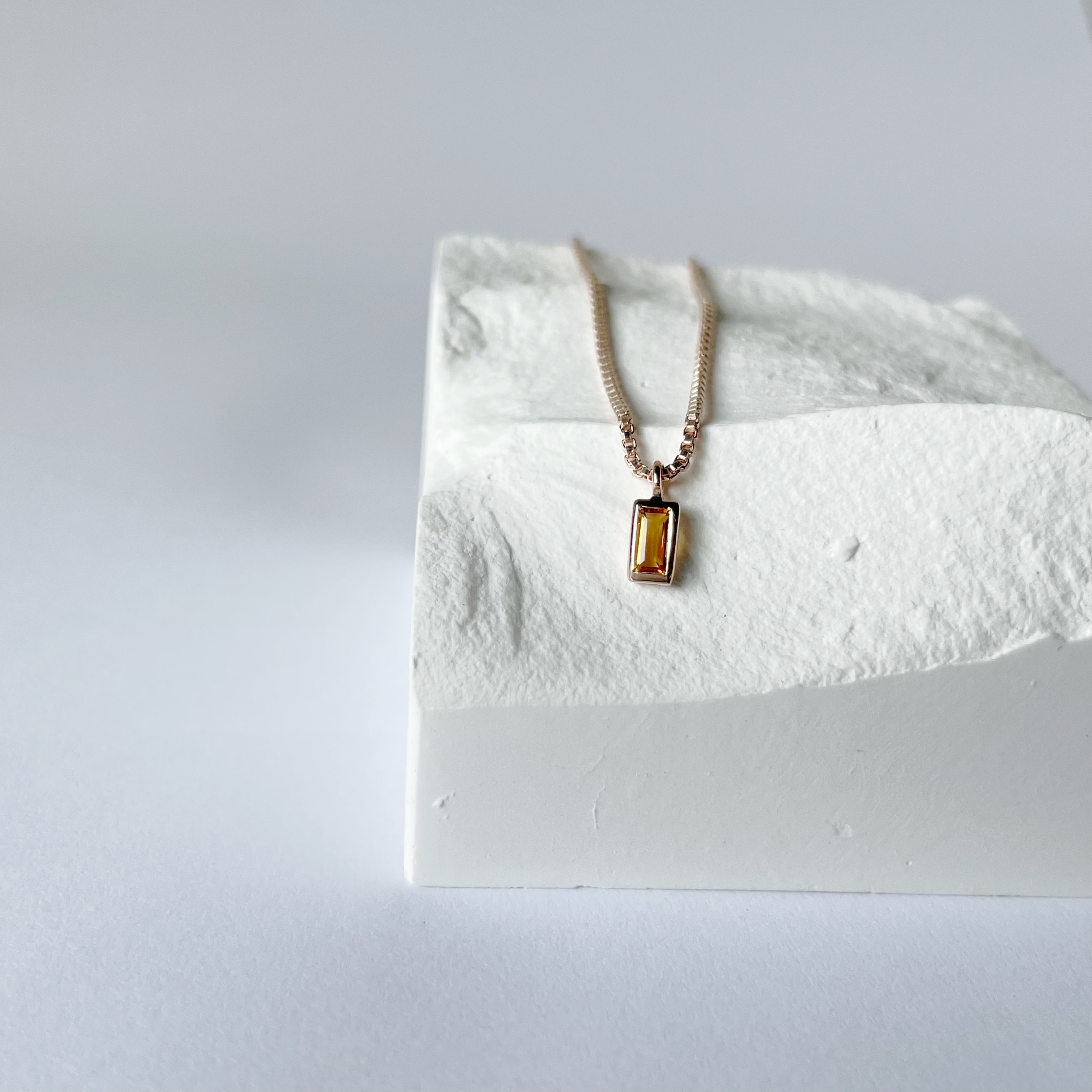 Lego直細方黃水晶盒子鎖骨鏈