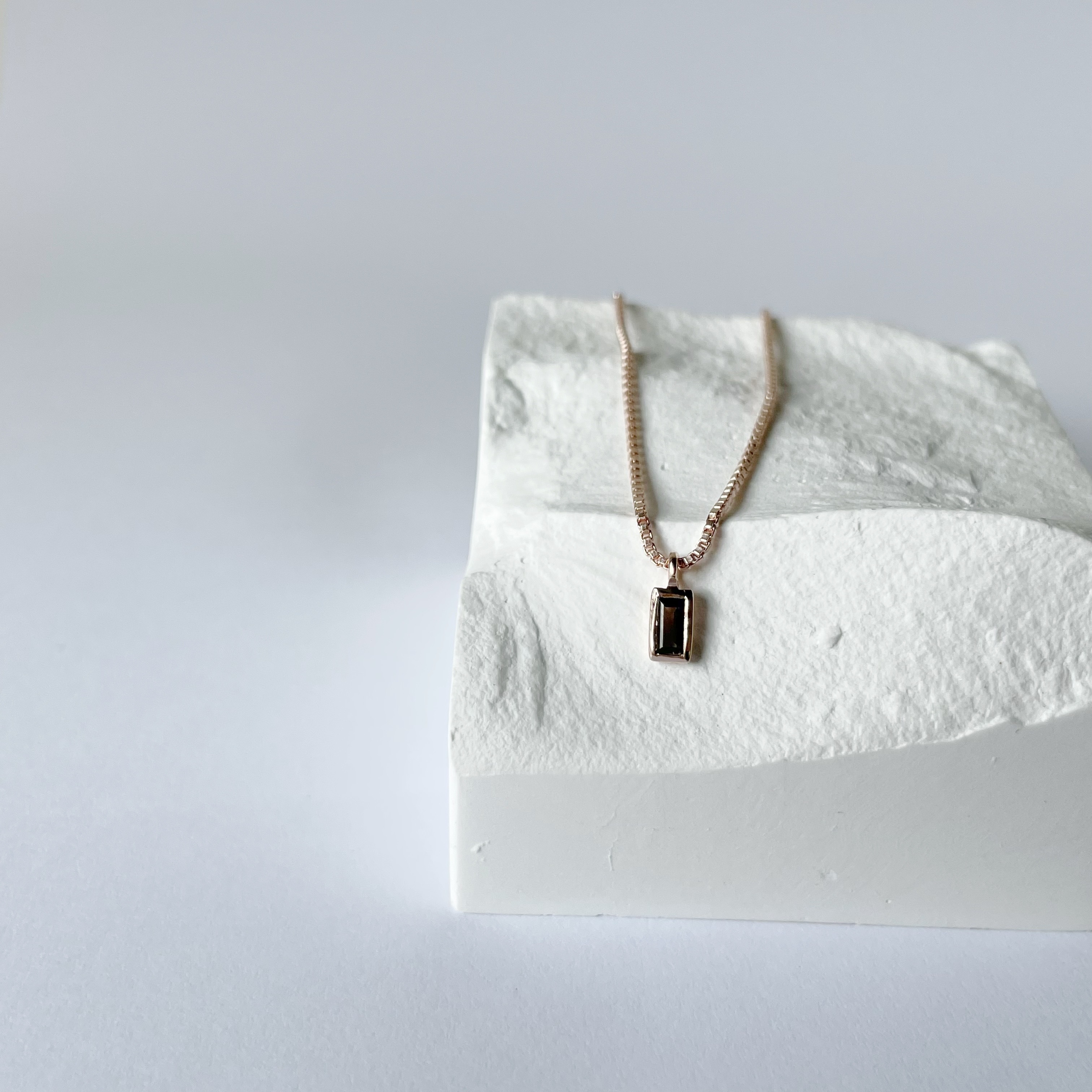 Lego直細方茶晶盒子鎖骨鏈