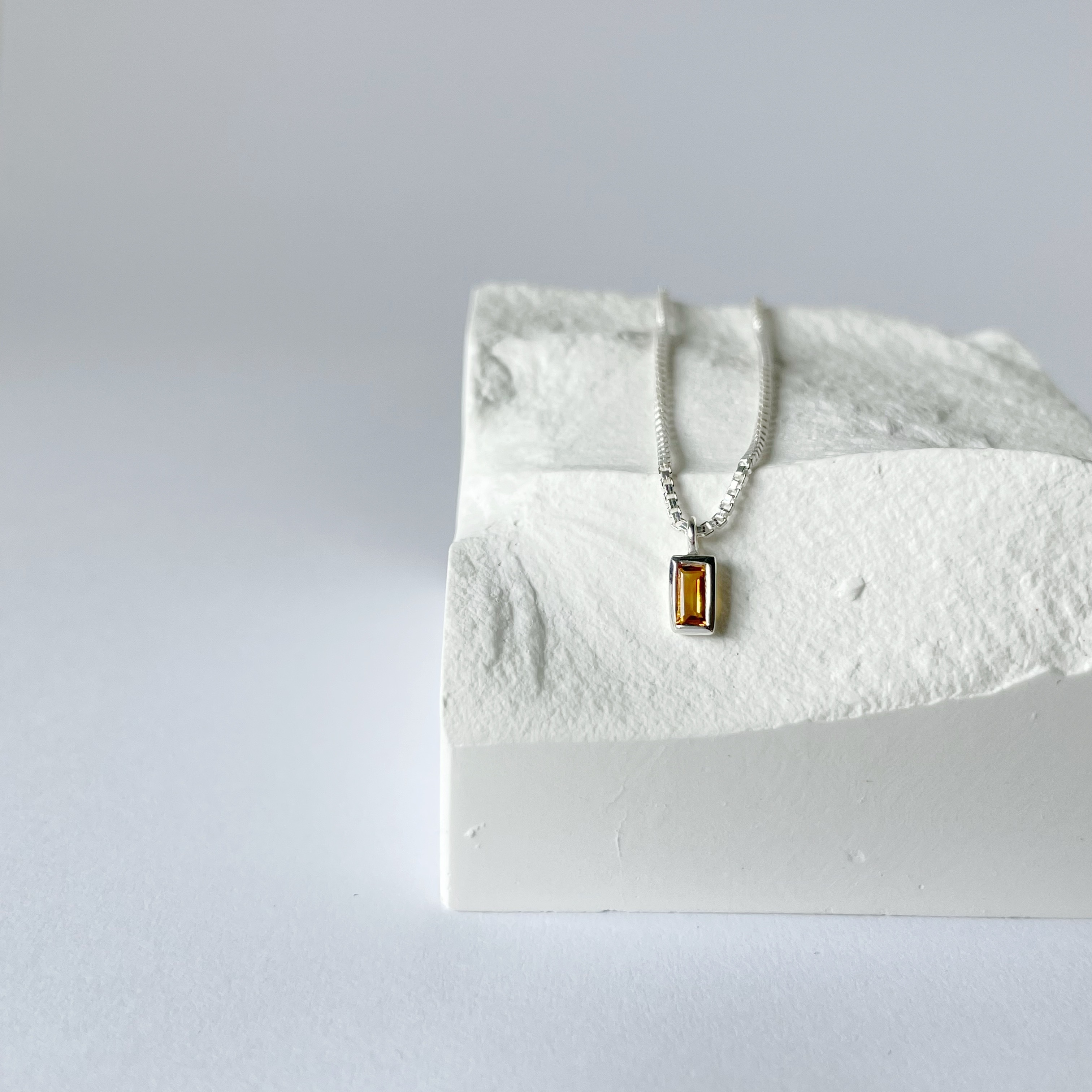 Lego直細方黃水晶盒子鎖骨鏈