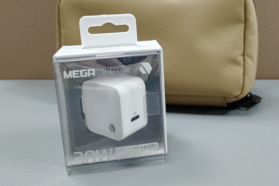 小編開箱 讓你體驗極致快充速度！兼容IOS、Android多功能快充頭！