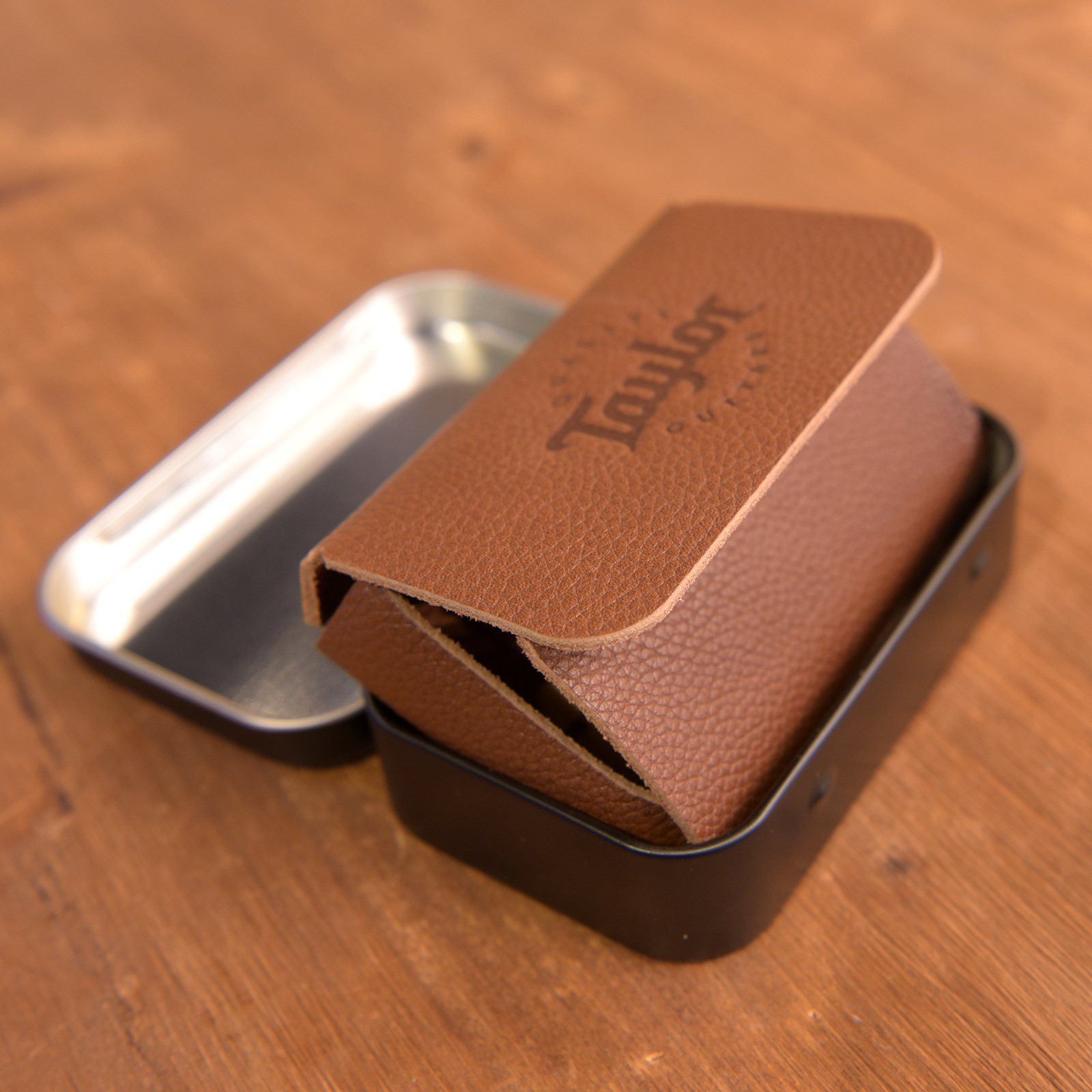 Taylor TLOP-2601 黑色彈片鐵盒 KOA蓋 內附9片PICK