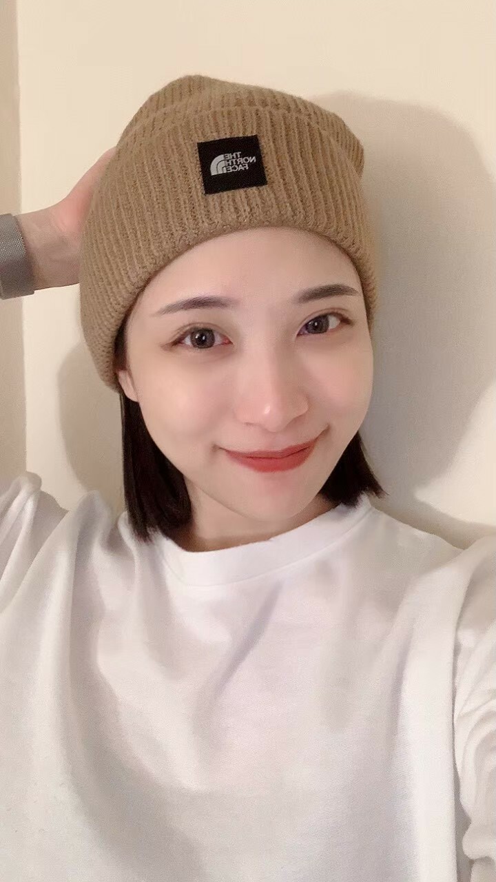 The North Face 奶茶色毛帽