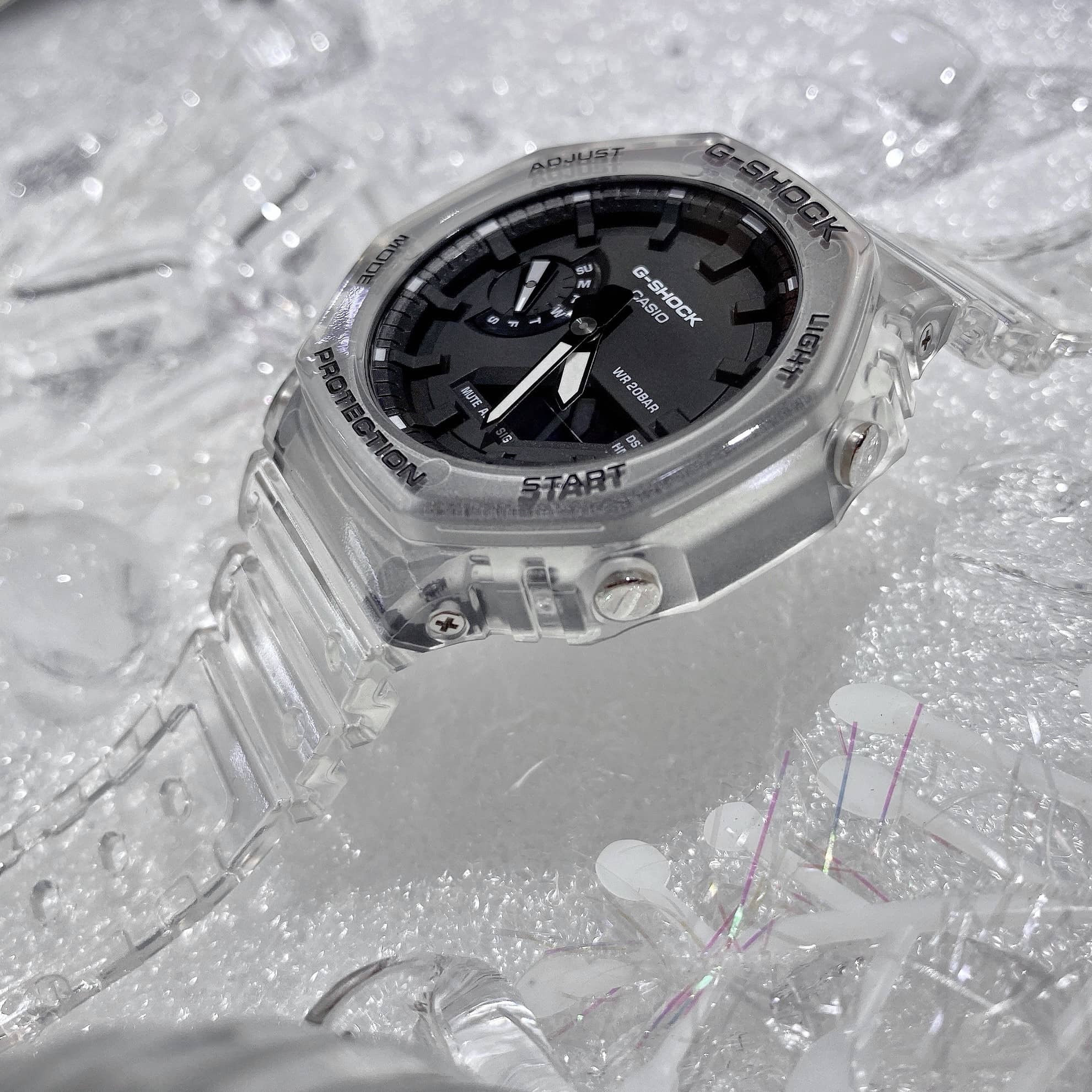 G-SHOCK】農家橡樹炫白透明八角雙顯限量款GA-2100SKE-7A 45.4mm 現代鐘錶