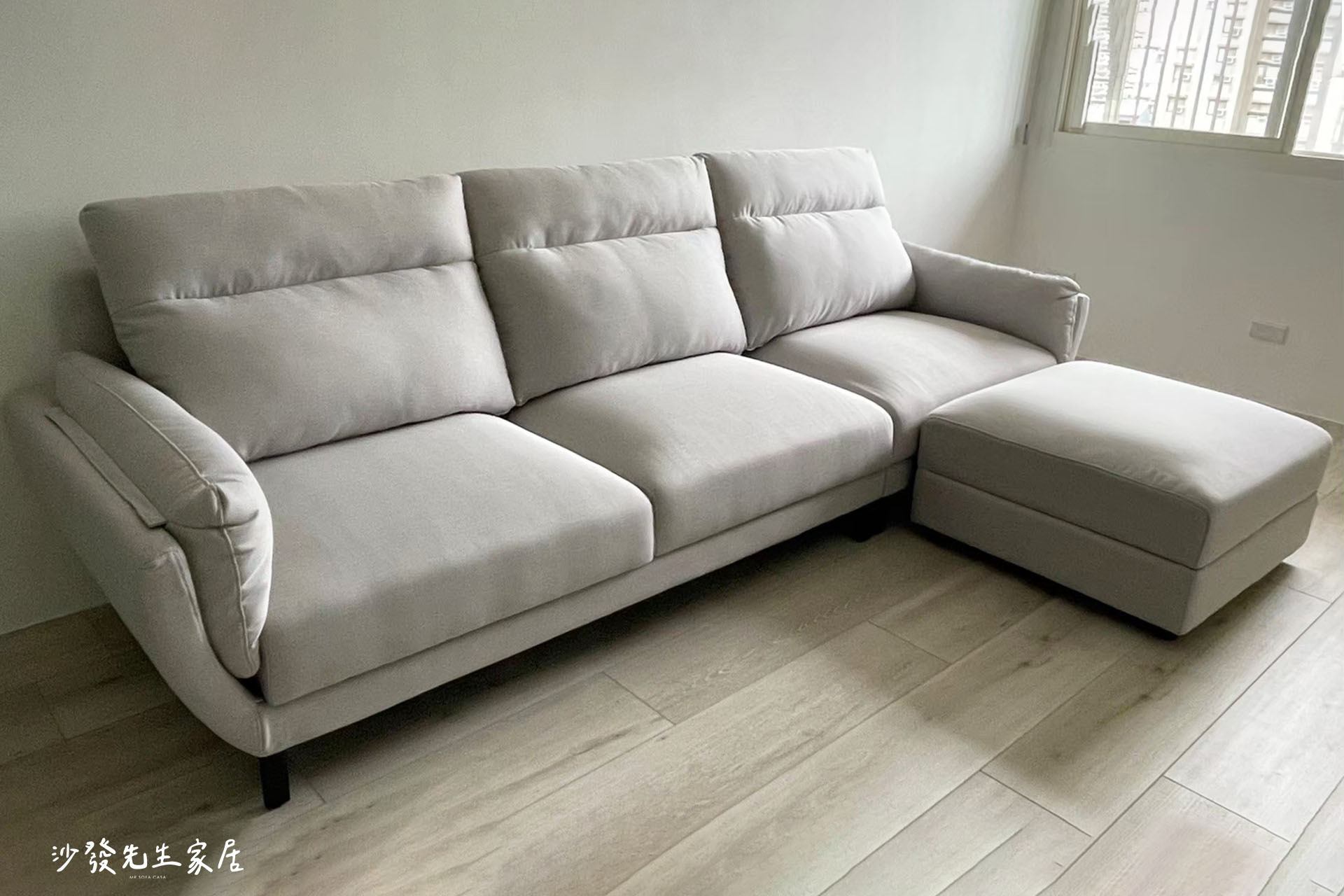 新諾亞沙發外表蓬鬆柔軟散發溫暖柔和的氣息