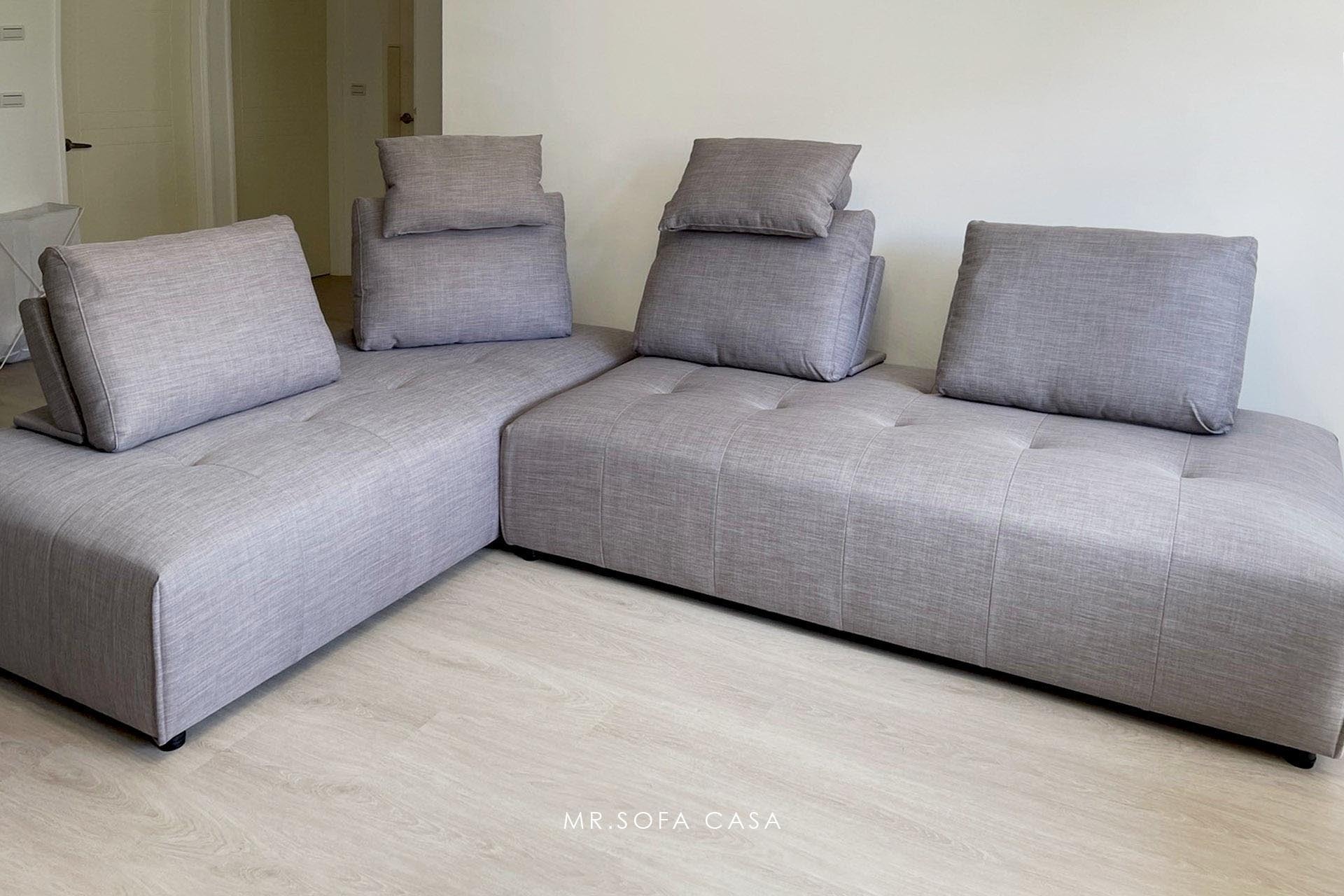 除了是又大又寬的L型沙發，也可以自己移動組合成雙人沙發床