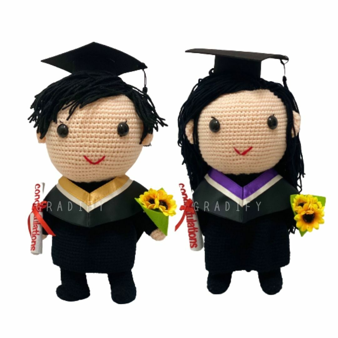 🎓 35cm 手勾畢業公仔 - PolyU Speed 學士