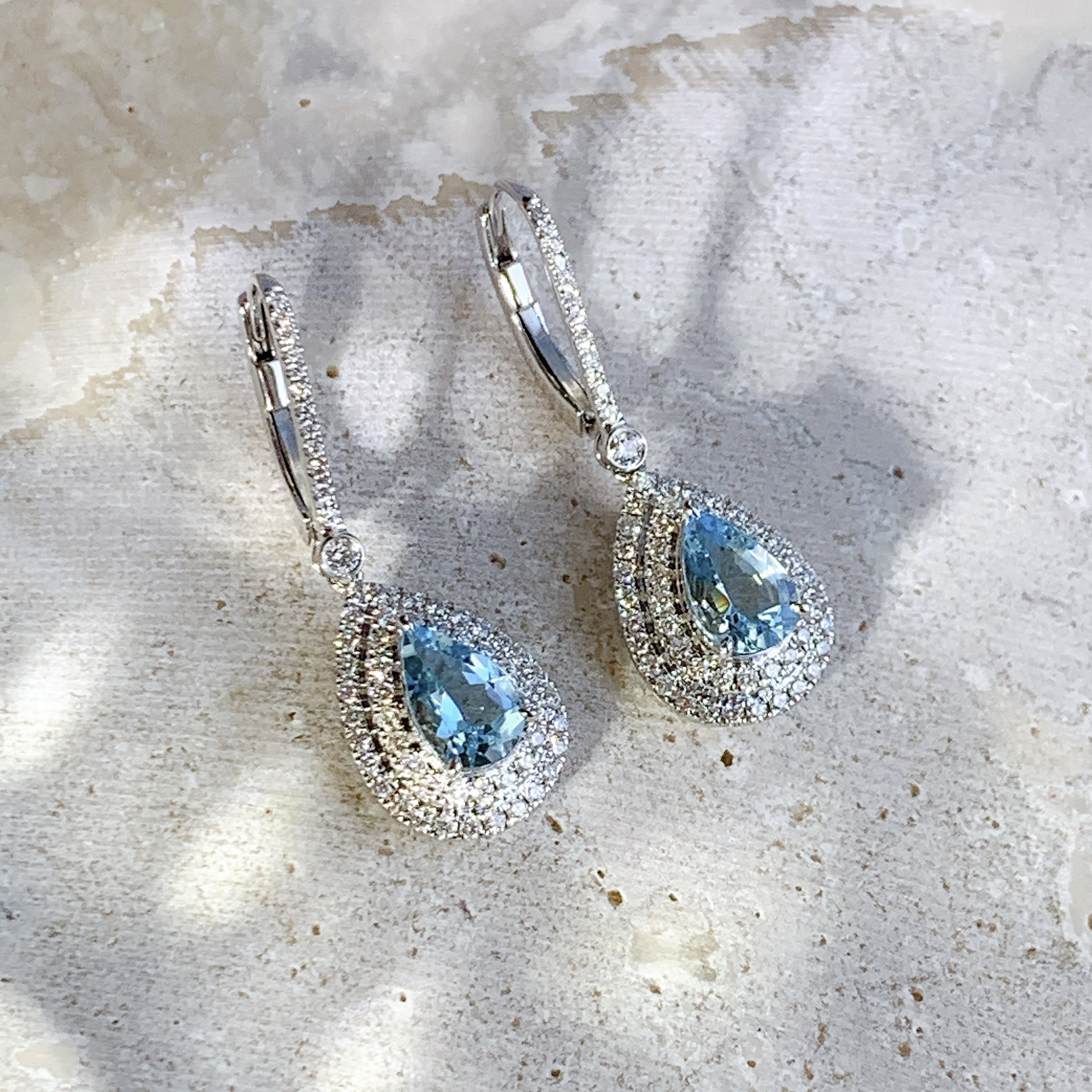 18K金水滴形海藍寶石鑽石耳拍