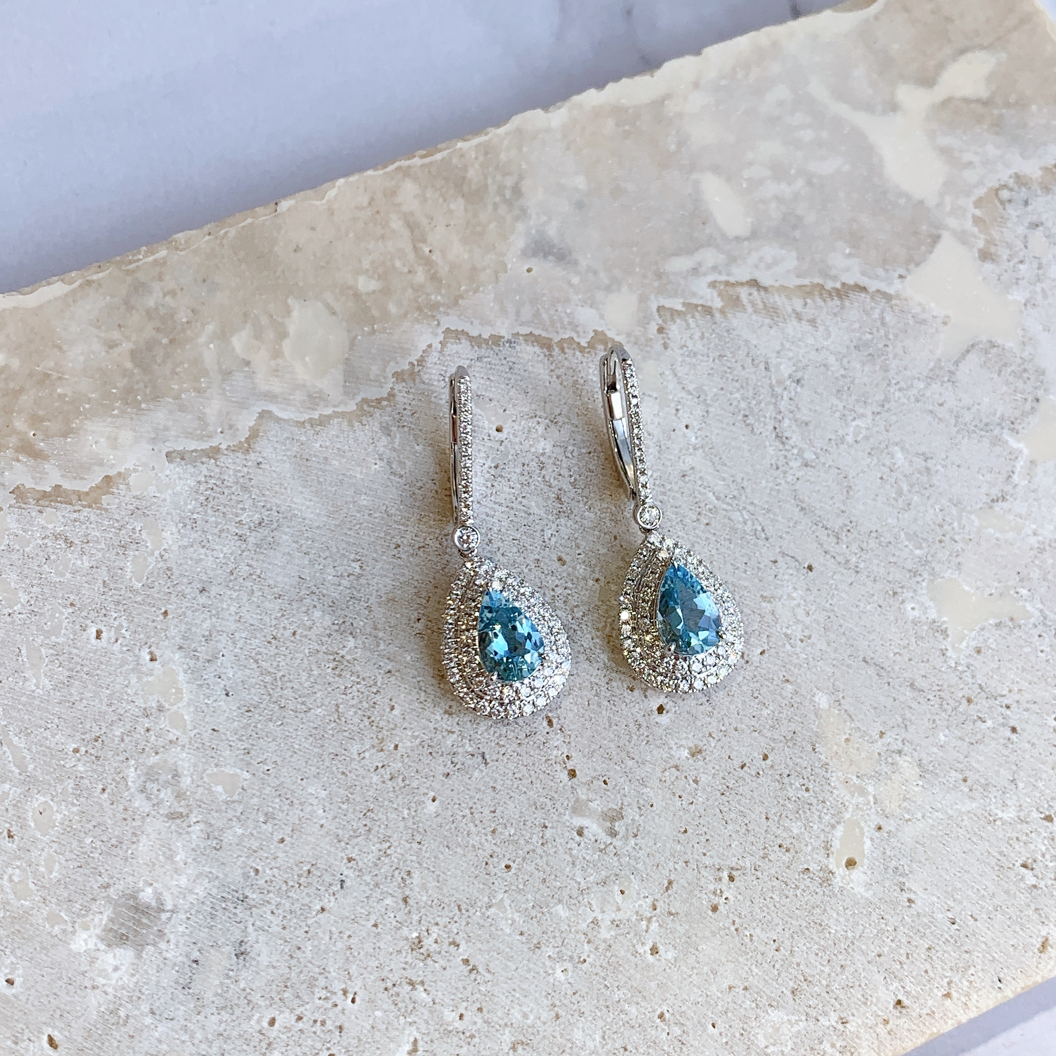 18K金水滴形海藍寶石鑽石耳拍