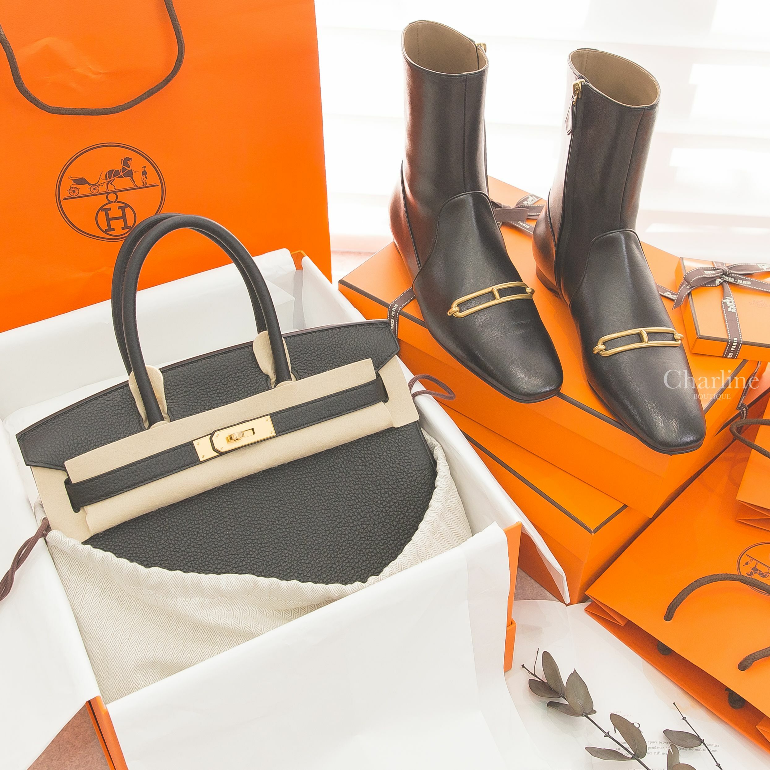 Hermès Dora Ankle Boot 黑色金色θ山羊皮低跟踝靴,Hermès Birkin 30cm 89 Noir Togo Z刻黑色金釦鉑金包-Charline Boutique 精品代購