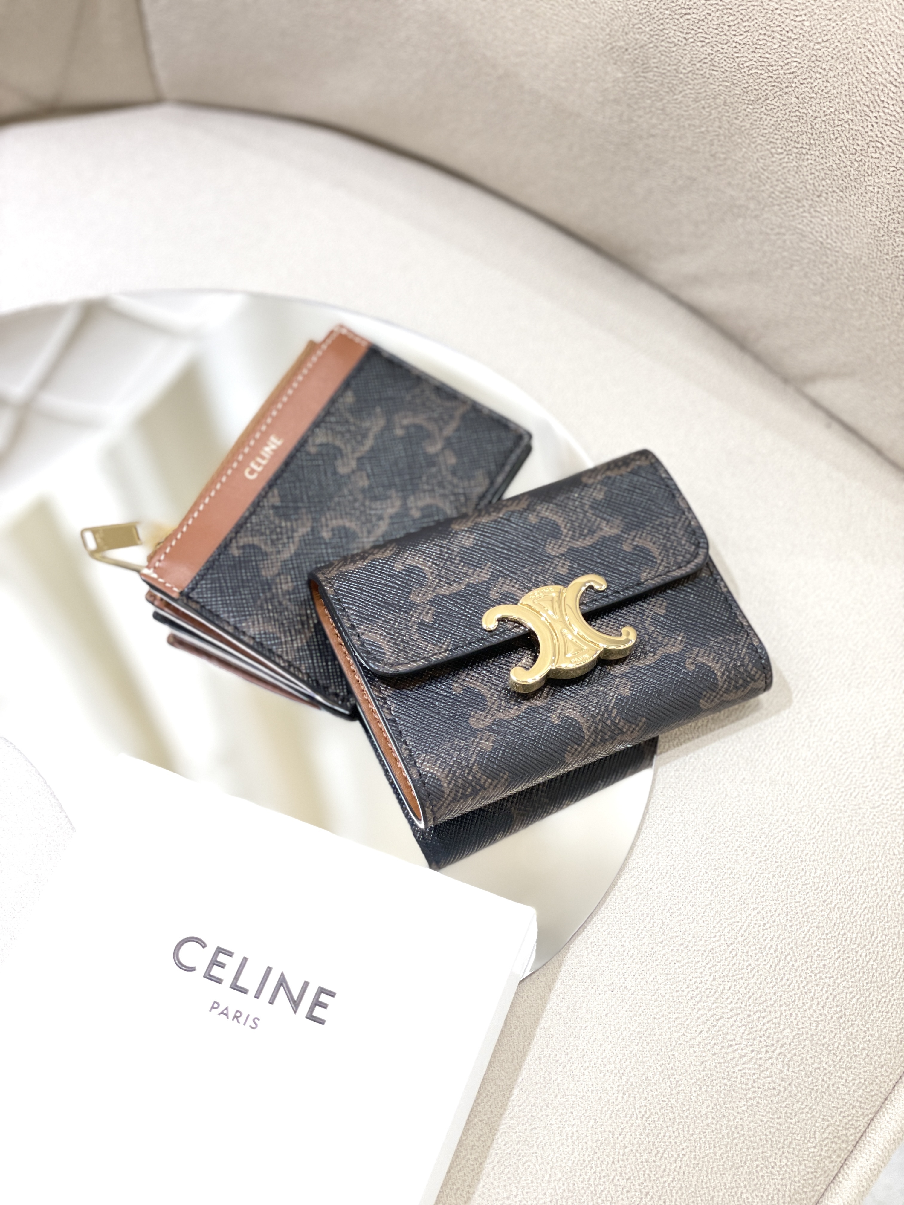 【CELINE]】COMPACT WALLET WITH COIN calf CELINE Compact Wallet With Coin - pebble