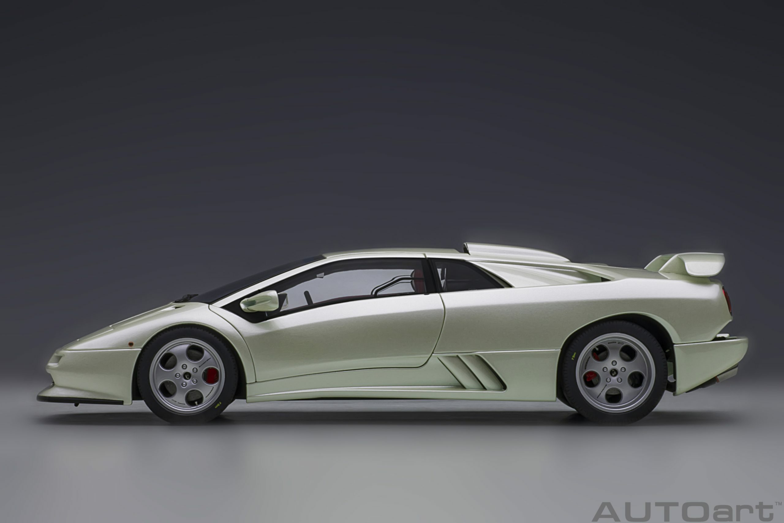1/18 AUTOART Lamborghini Diablo SE JOTA (Balloon White) (79141)