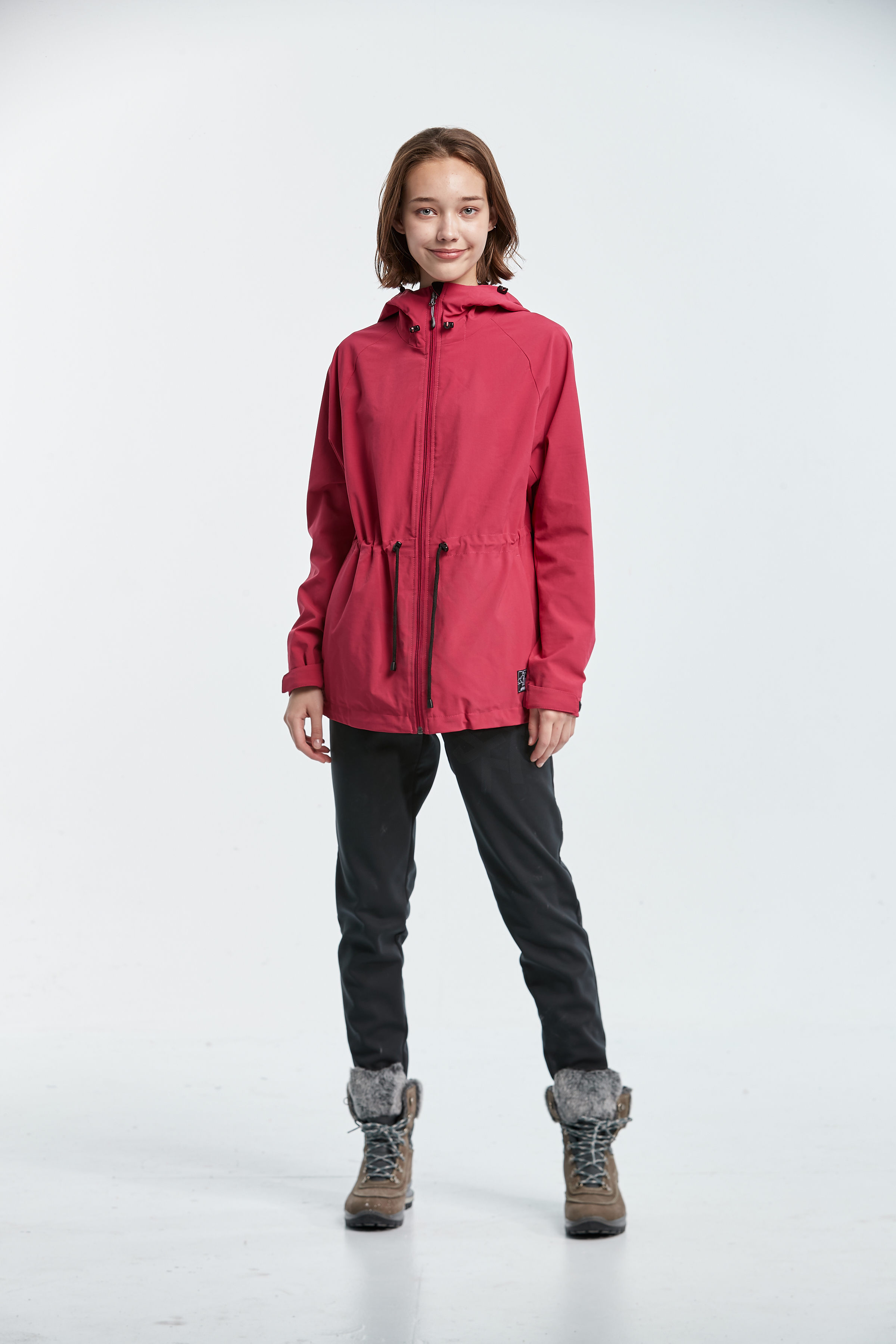 Wildland 荒野 女三層竹炭膜防風連帽外套 (黑、玫紅) 延展性/柔軟/舒適/環保/防潑水 04W82917