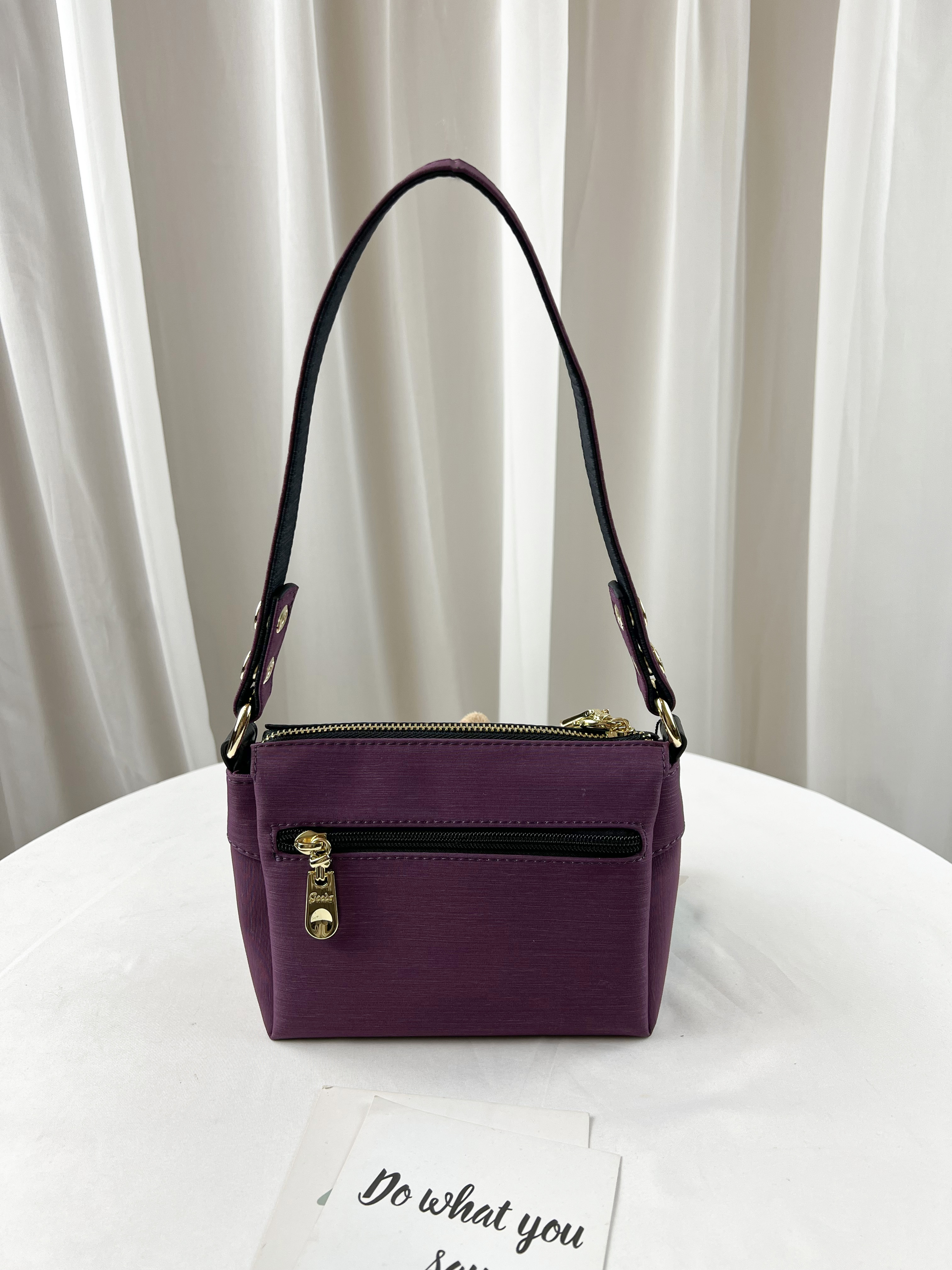 GOODS 黑紫拼色 防潑水側背包 #2026