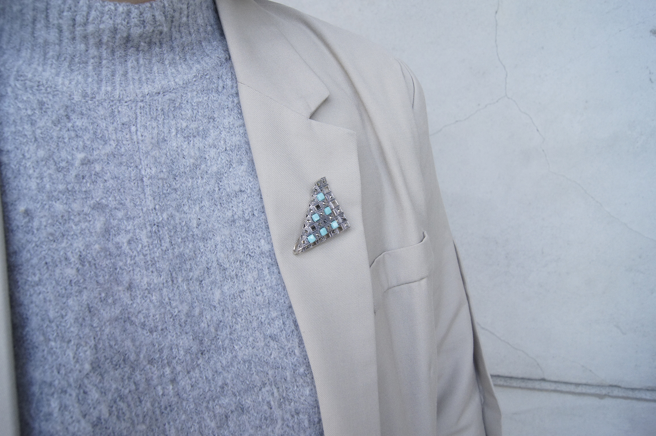 女人的手帕綠松石胸針