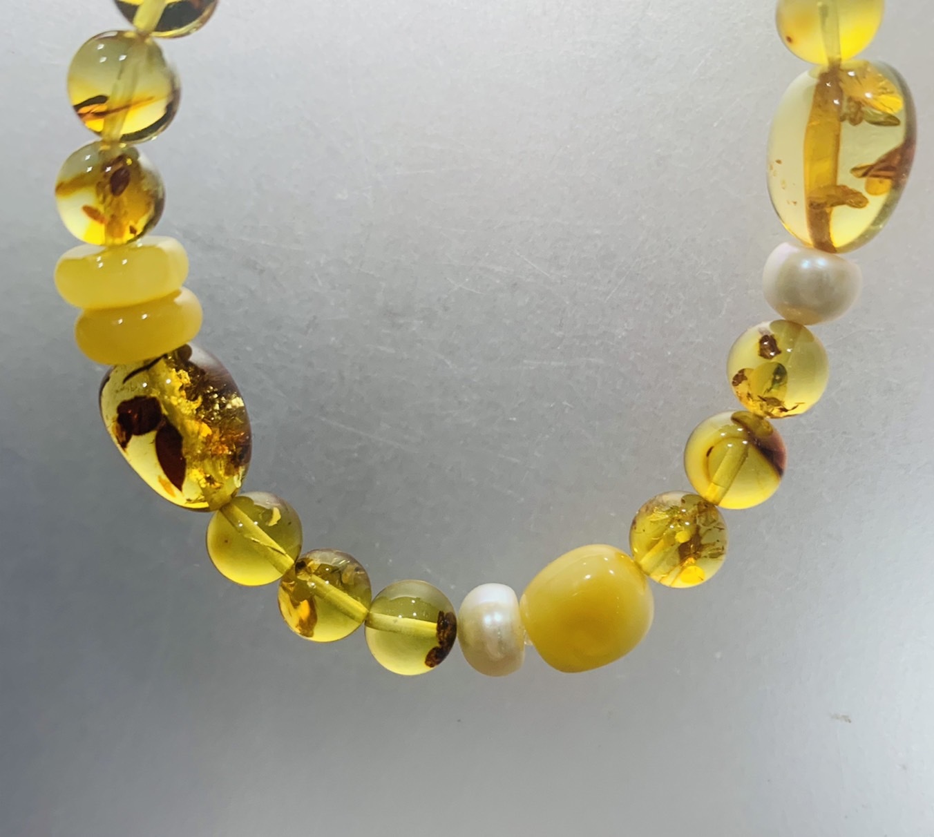 暖心金黃丨蜜蠟、琥珀與珍珠