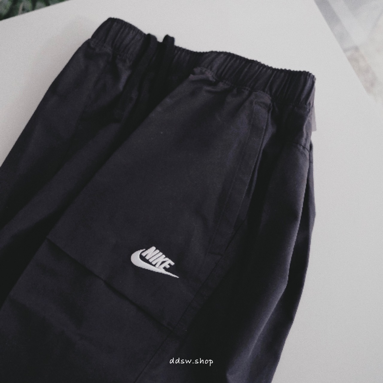 Nike Sportswear 男款抽繩尼龍運動長褲 CZ9928-010