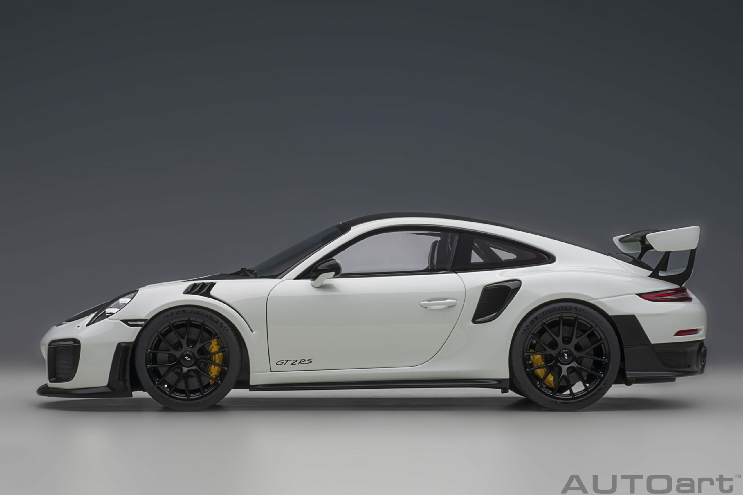 1/18 AUTOART Porsche 911 (991.2) GT2 RS Weissach Package (White) (78171)