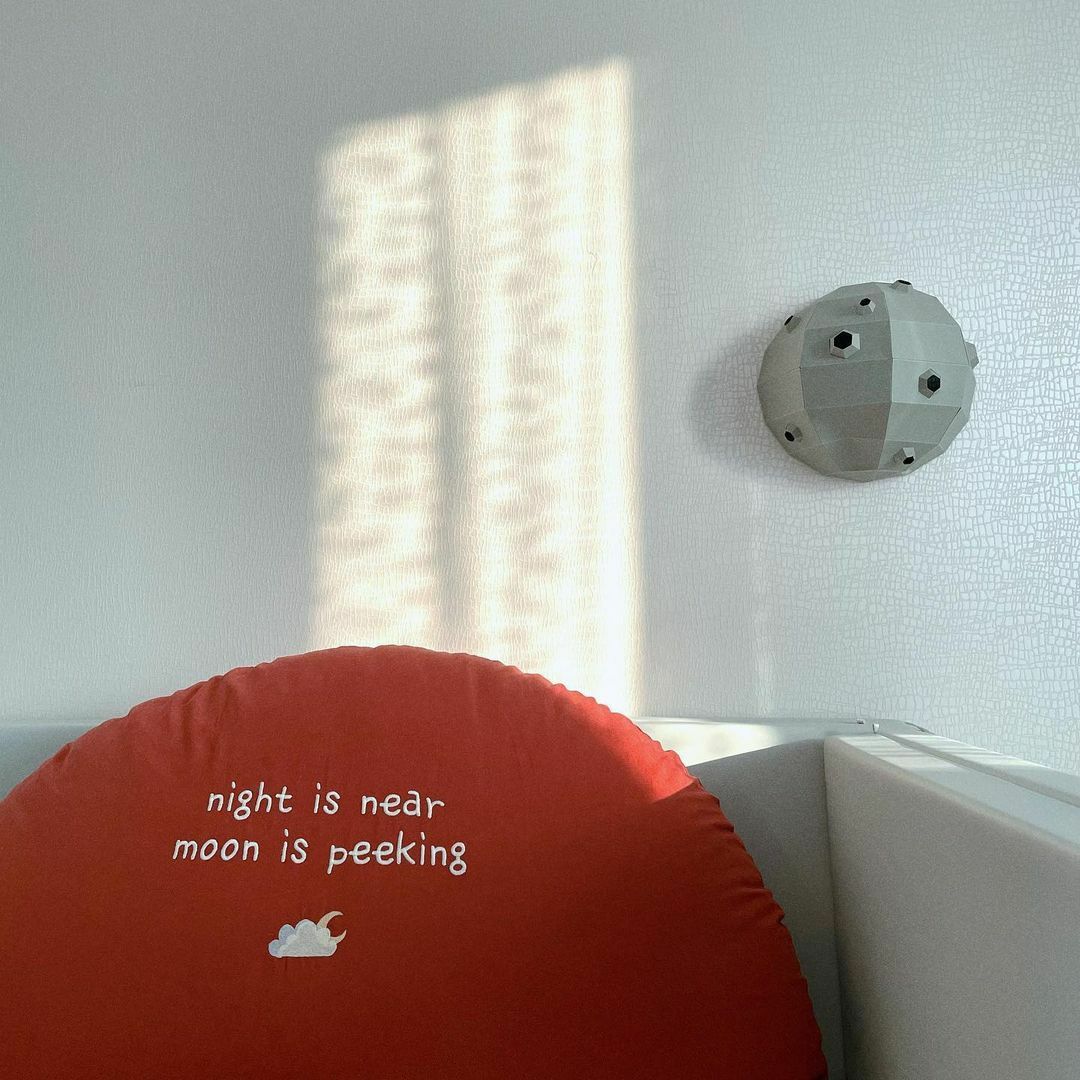 寶寶房月亮床頭抱枕