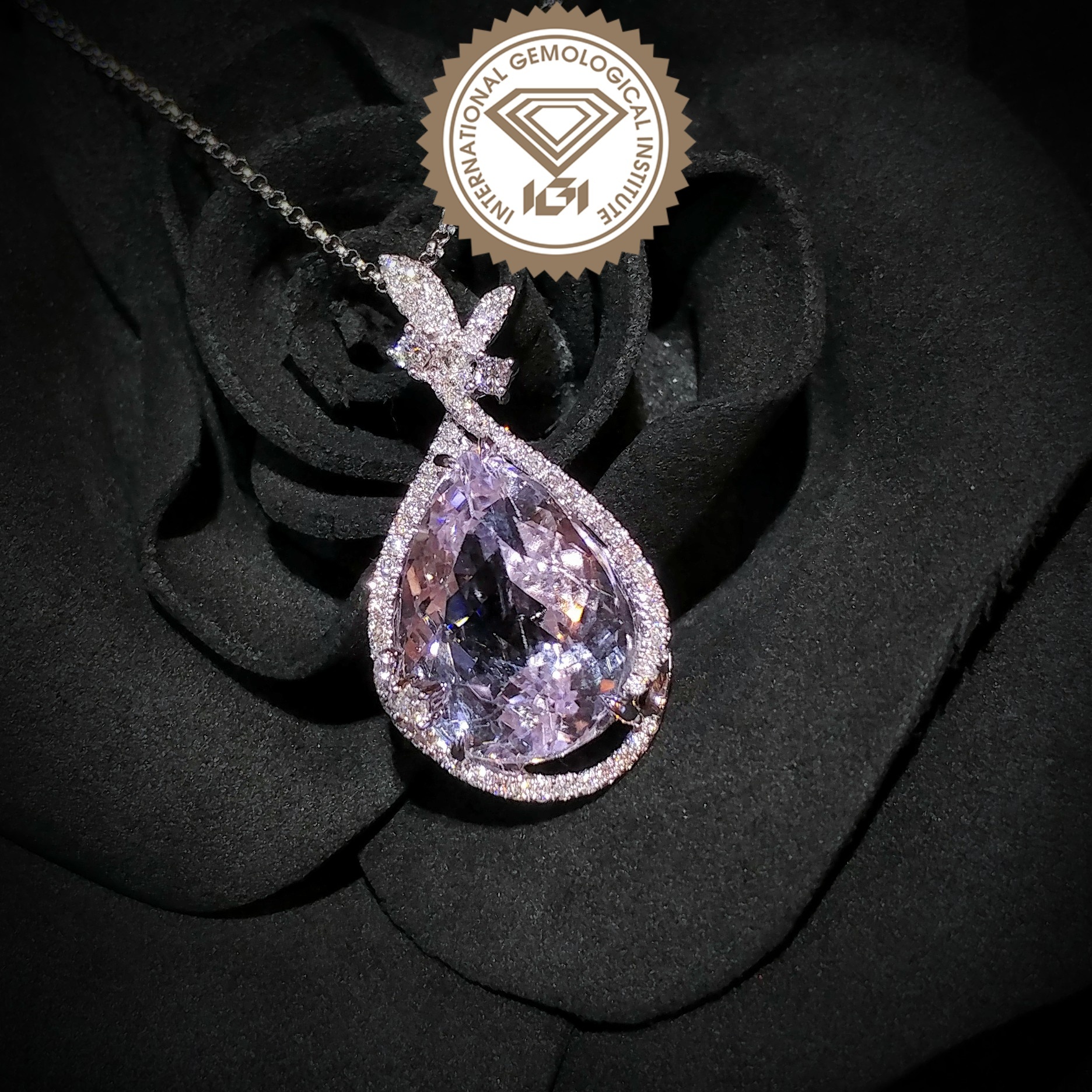 18K White Gold 9.76ct Kunzite and Diamond Pendant
