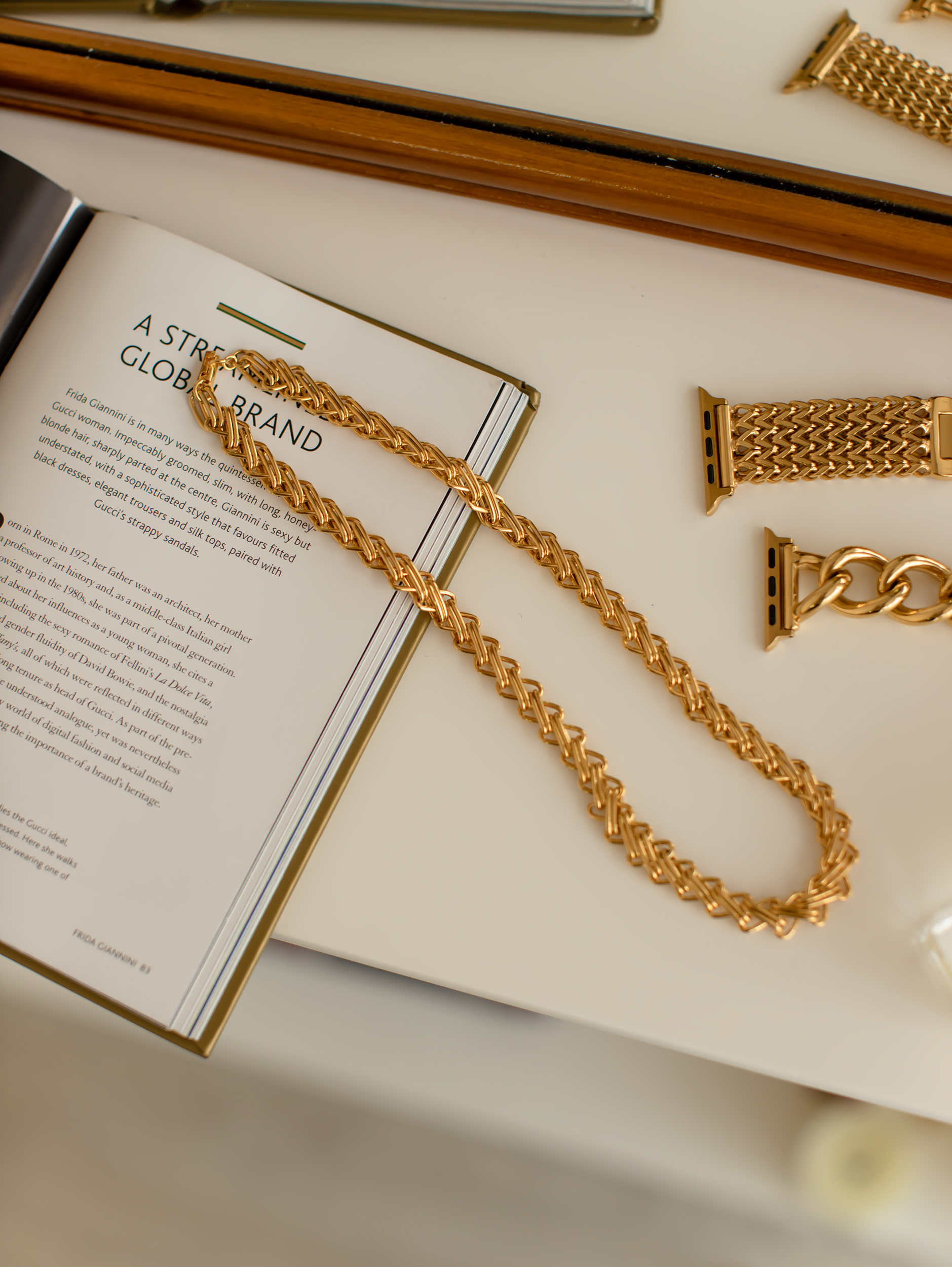 Triple Stand Chocker