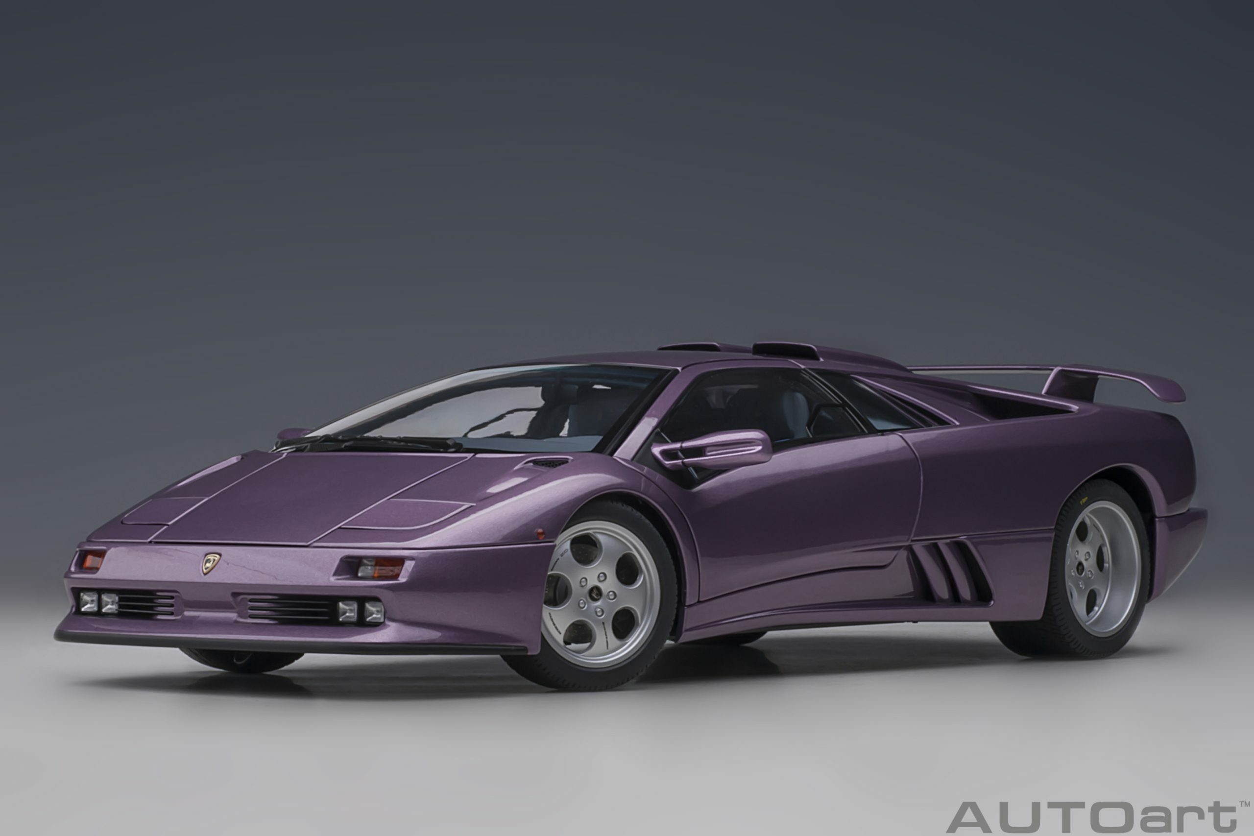 1/18 AUTOART Lamborghini Diablo SE 30th Anniversary Edition (Viola SE30) (79142)