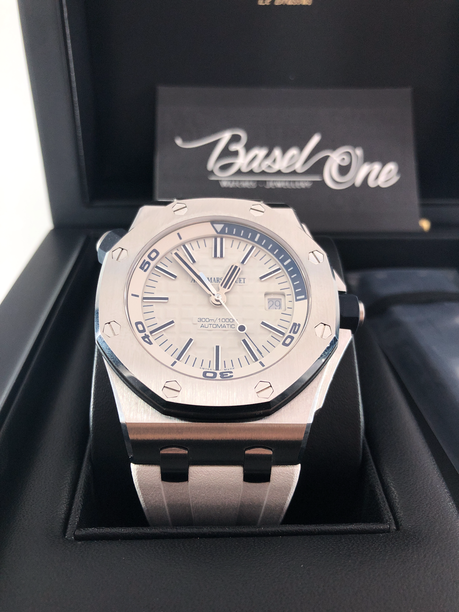 BRAND NEW AUDEMARS PIGUET 15710st 15710 ROYAL OAK OFFSHORE DIVER ALL WHITE LIMITED EDITION BOUTIQUES VERSION