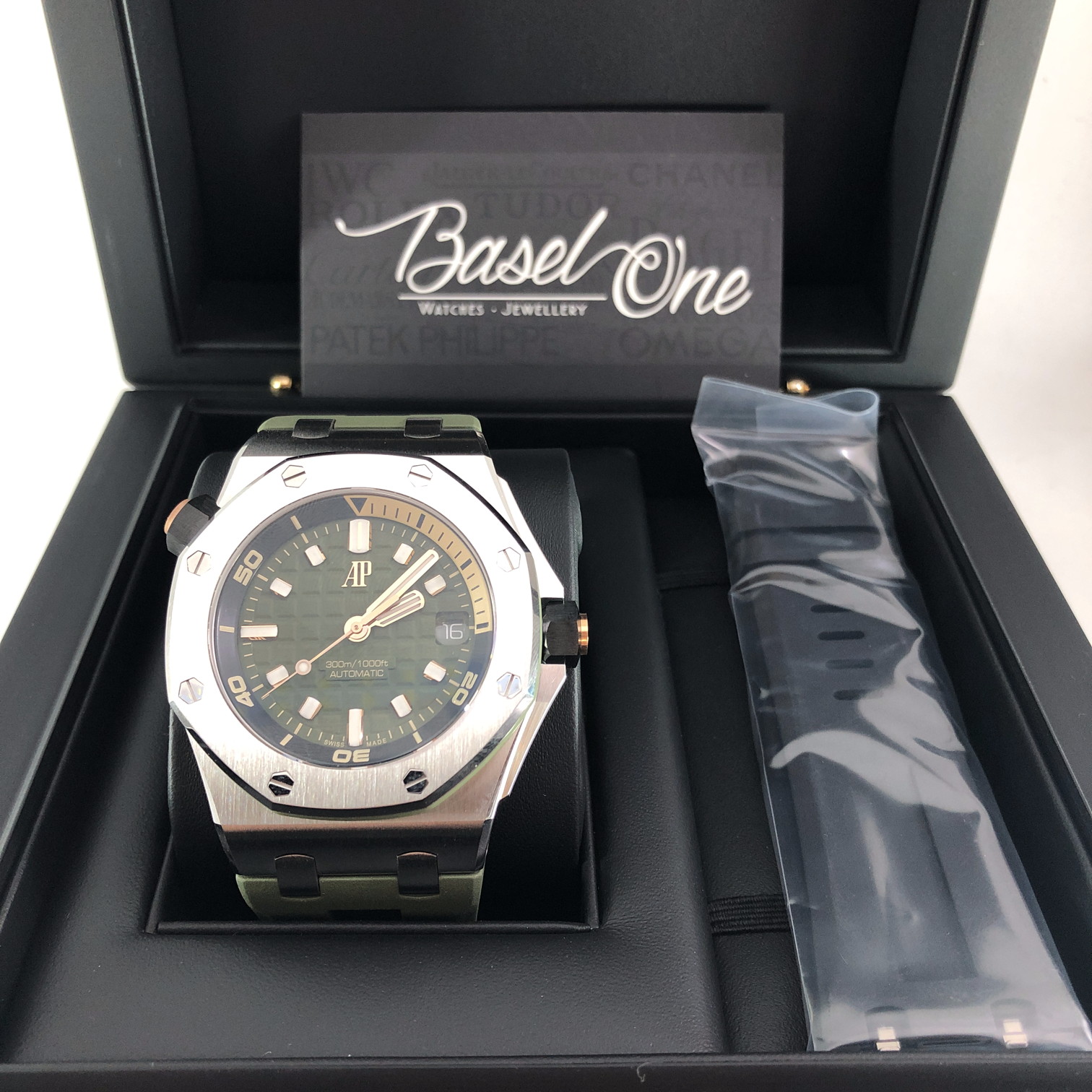 BRAND NEW AUDEMARS PIGUET 15720ST 15720 KHAKI GREEN DIAL STEEL ROYAL OAK OFFSHORE DIVER 42 MM extra black rubber strap