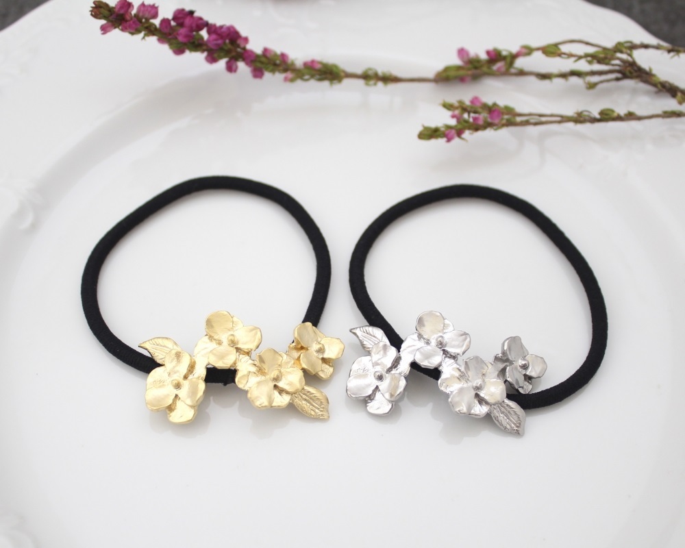 Farbe  金屬花形髮圈