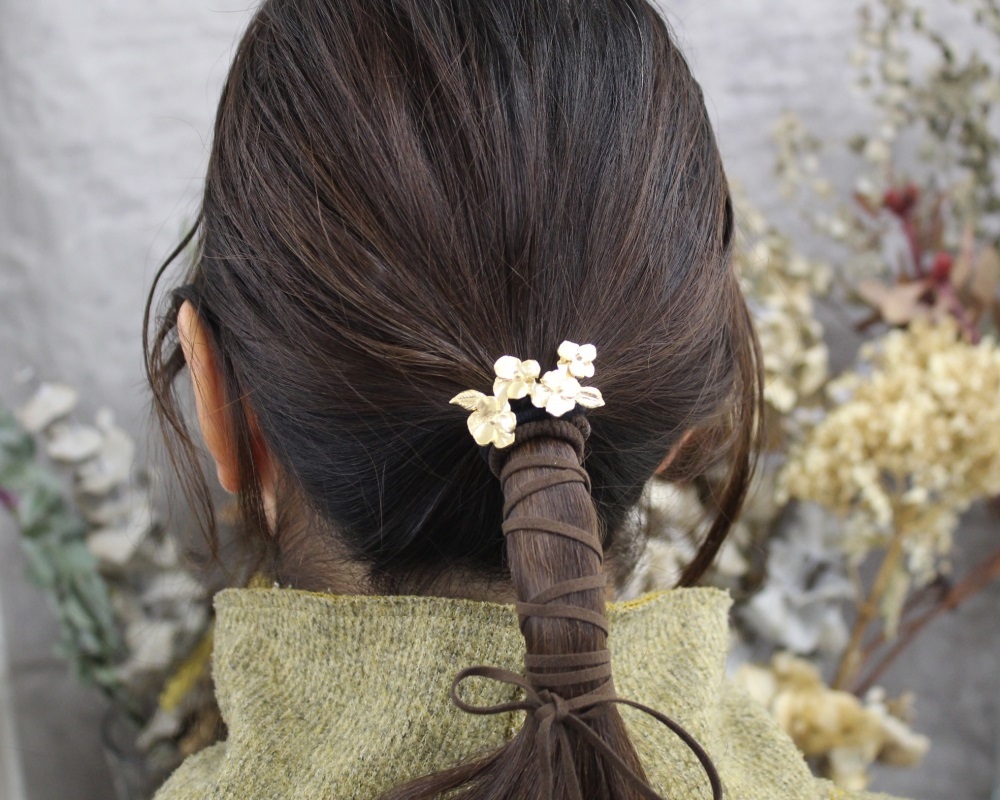 Farbe  金屬花形髮圈