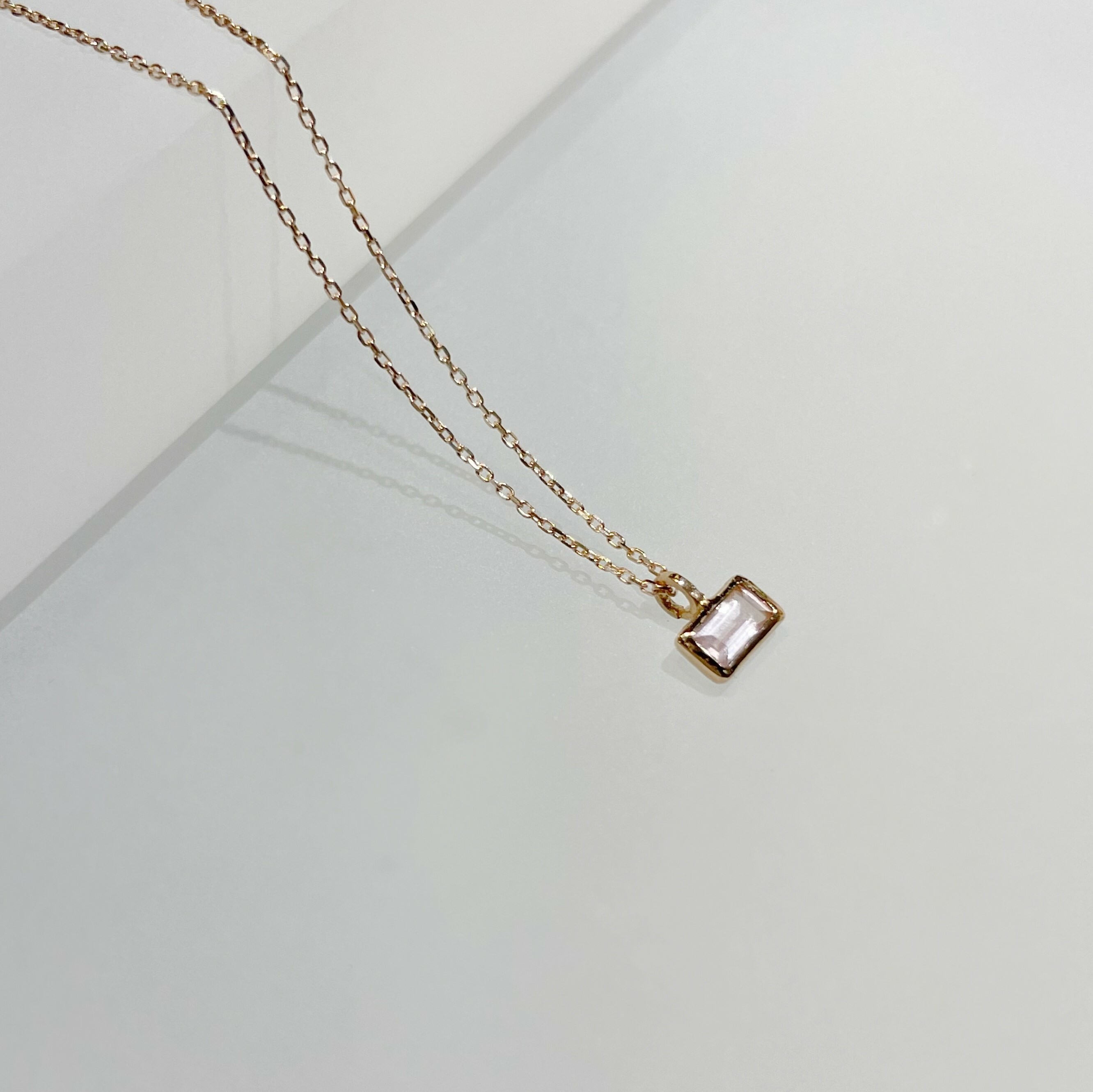 14K Lego橫細方粉晶鎖骨鏈