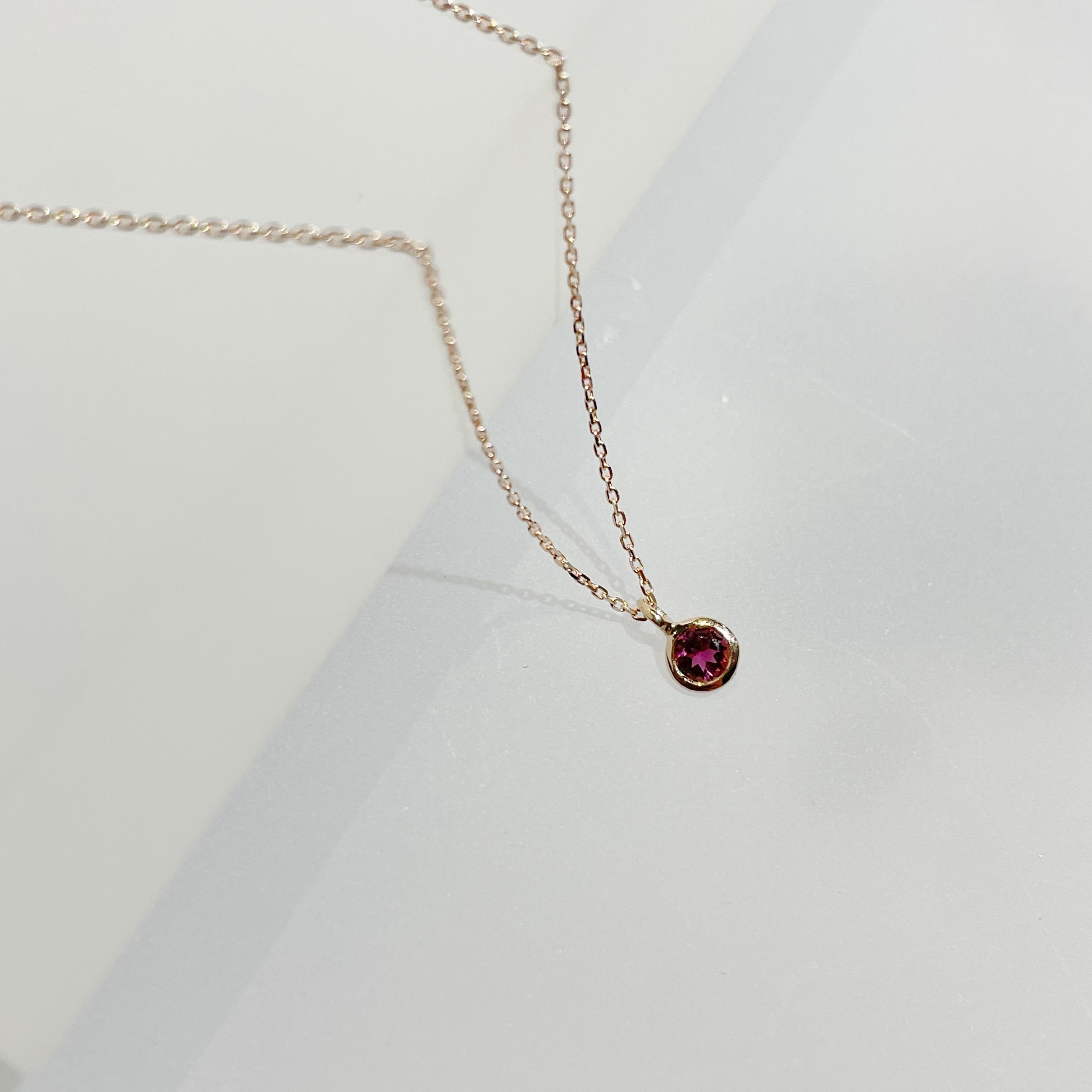 14K Lego鑽面圓形玫瑰石榴鎖骨鏈