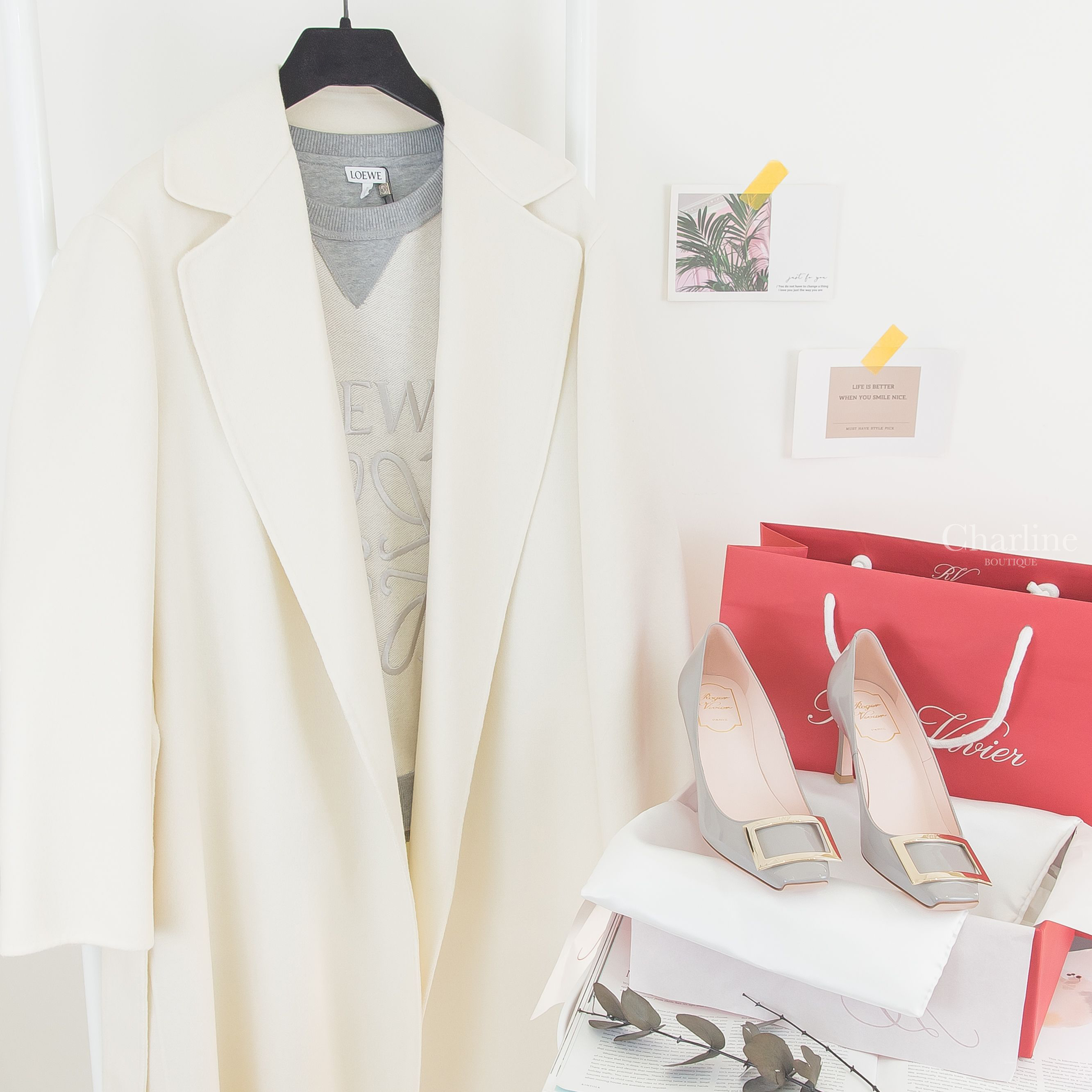 Roger Vivier Trompette Metal Buckle Pumps 灰色漆皮淡金色方釦高跟鞋,Max Mara Studio Abrigo 白色附腰帶綿羊毛長版長領子後開衩長袖外套-Charline Boutique 精品代購