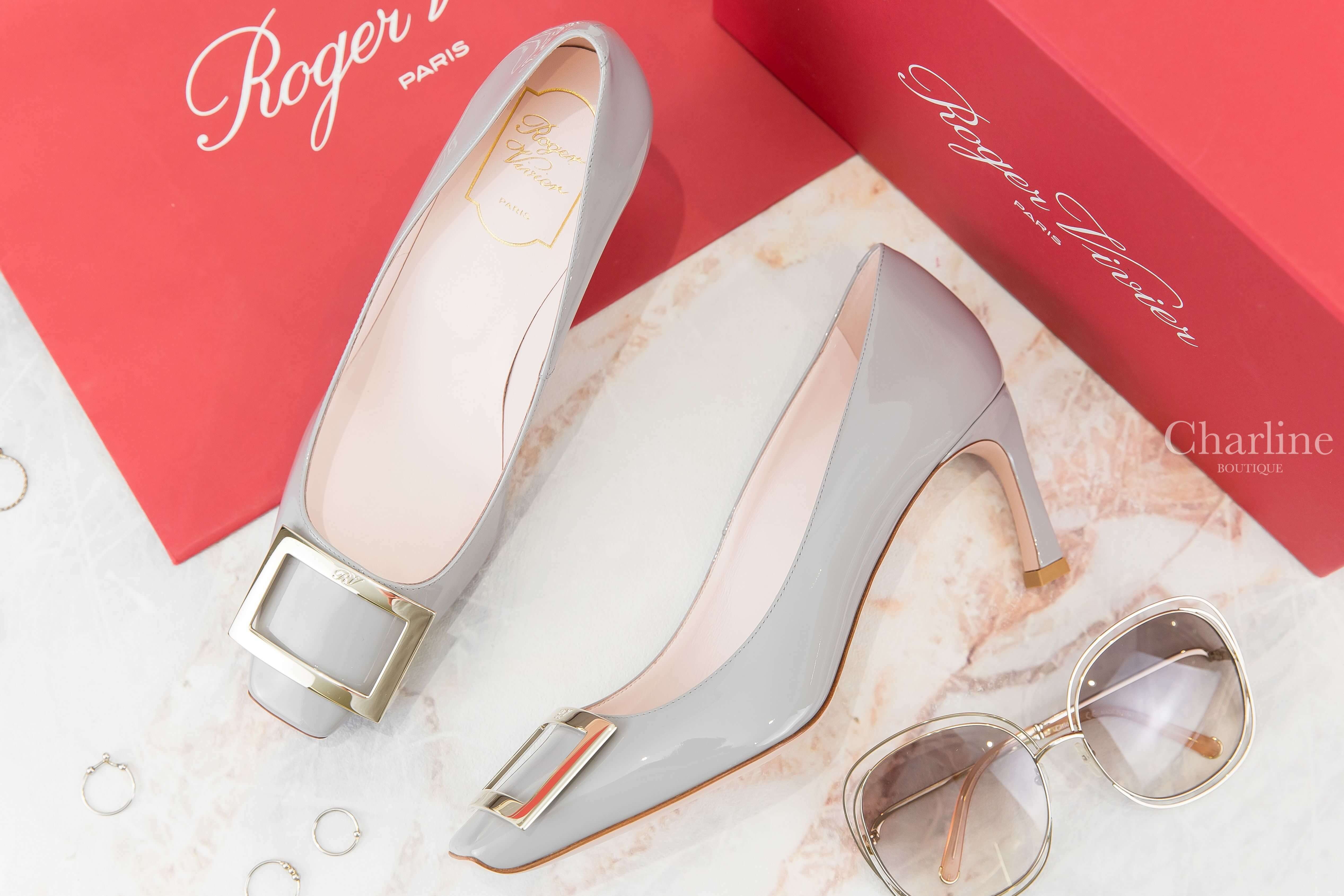 Roger Vivier Trompette Metal Buckle Pumps In Patent Leather 灰色漆皮淡金色方釦7cm高跟鞋-Charline Boutique 精品代購