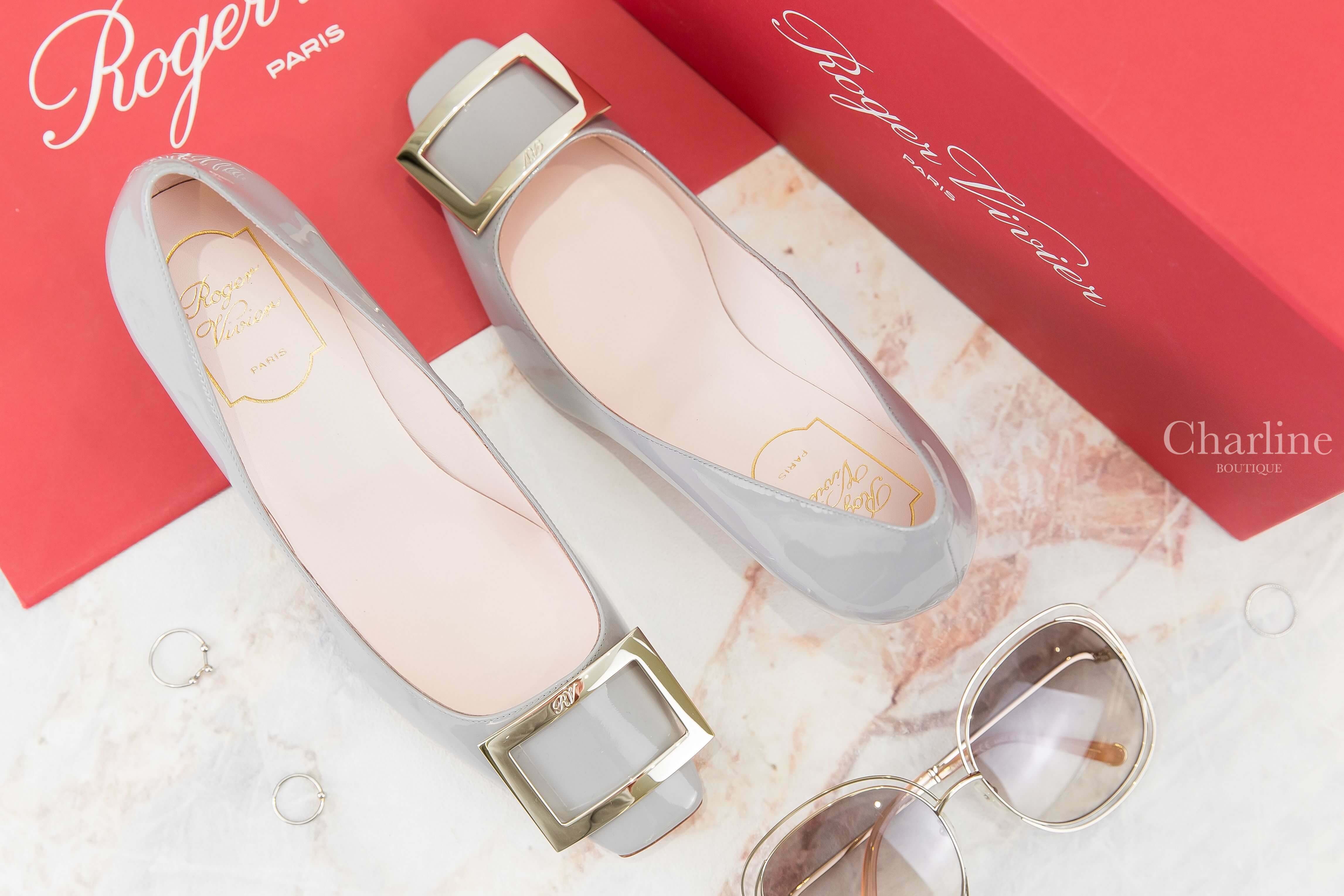 Roger Vivier Trompette Metal Buckle Pumps In Patent Leather 灰色漆皮淡金色方釦7cm高跟鞋-Charline Boutique 精品代購