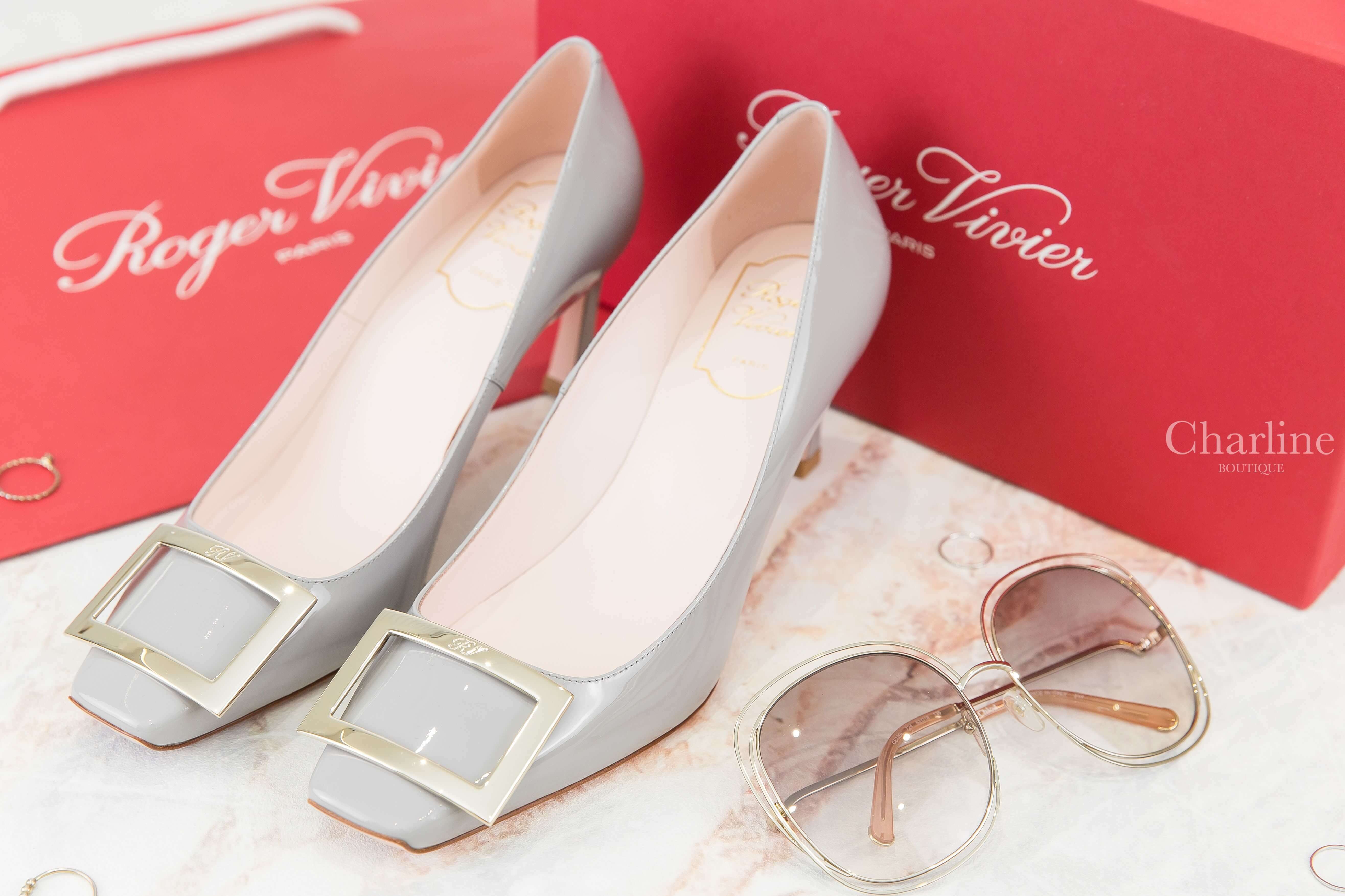 Roger Vivier Trompette Metal Buckle Pumps In Patent Leather 灰色漆皮淡金色方釦7cm高跟鞋-Charline Boutique 精品代購