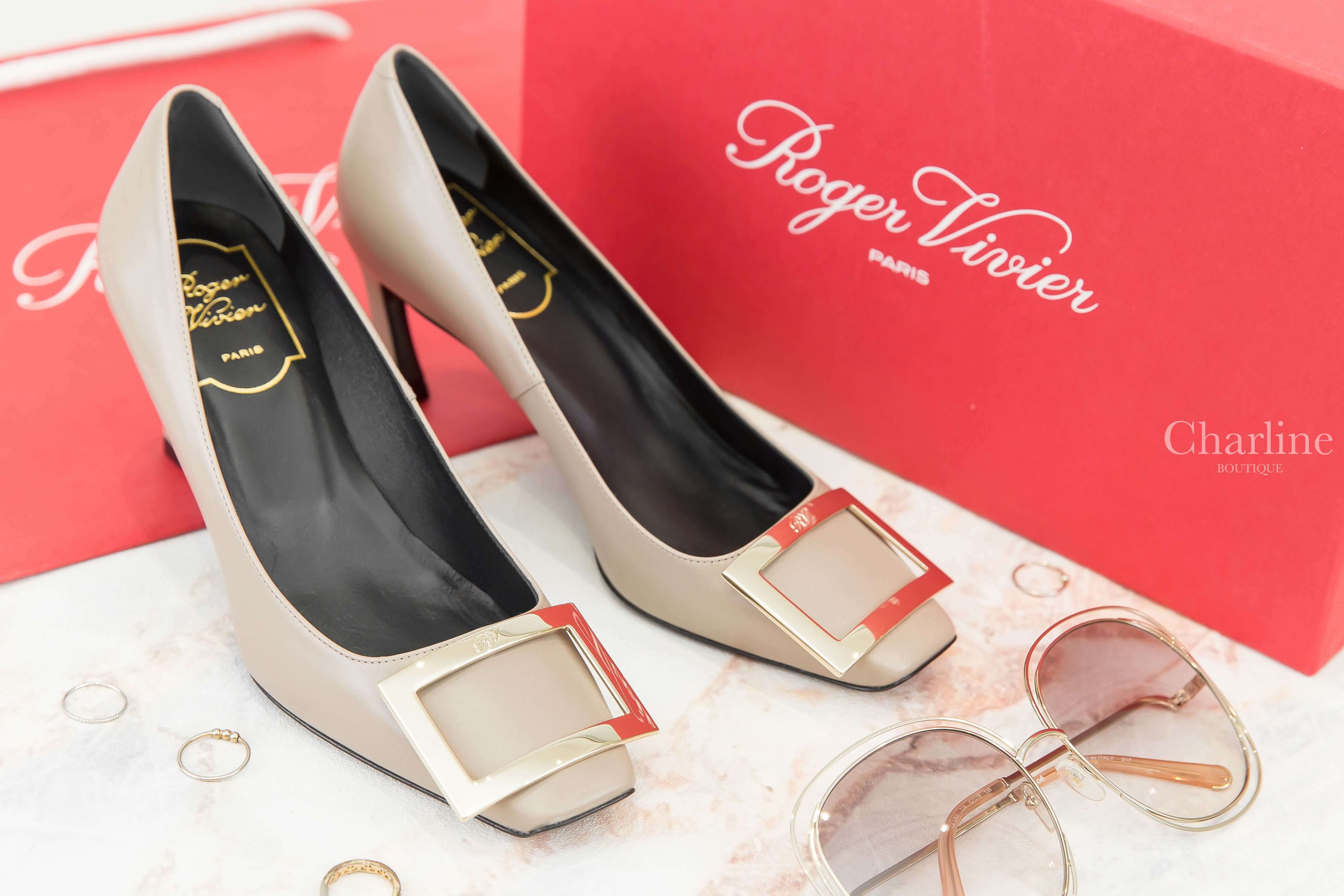 Roger Vivier Trompette Metal Buckle Pumps In Leather 米褐色皮革淡金色方釦7cm高跟鞋-Charline Boutique 精品代購