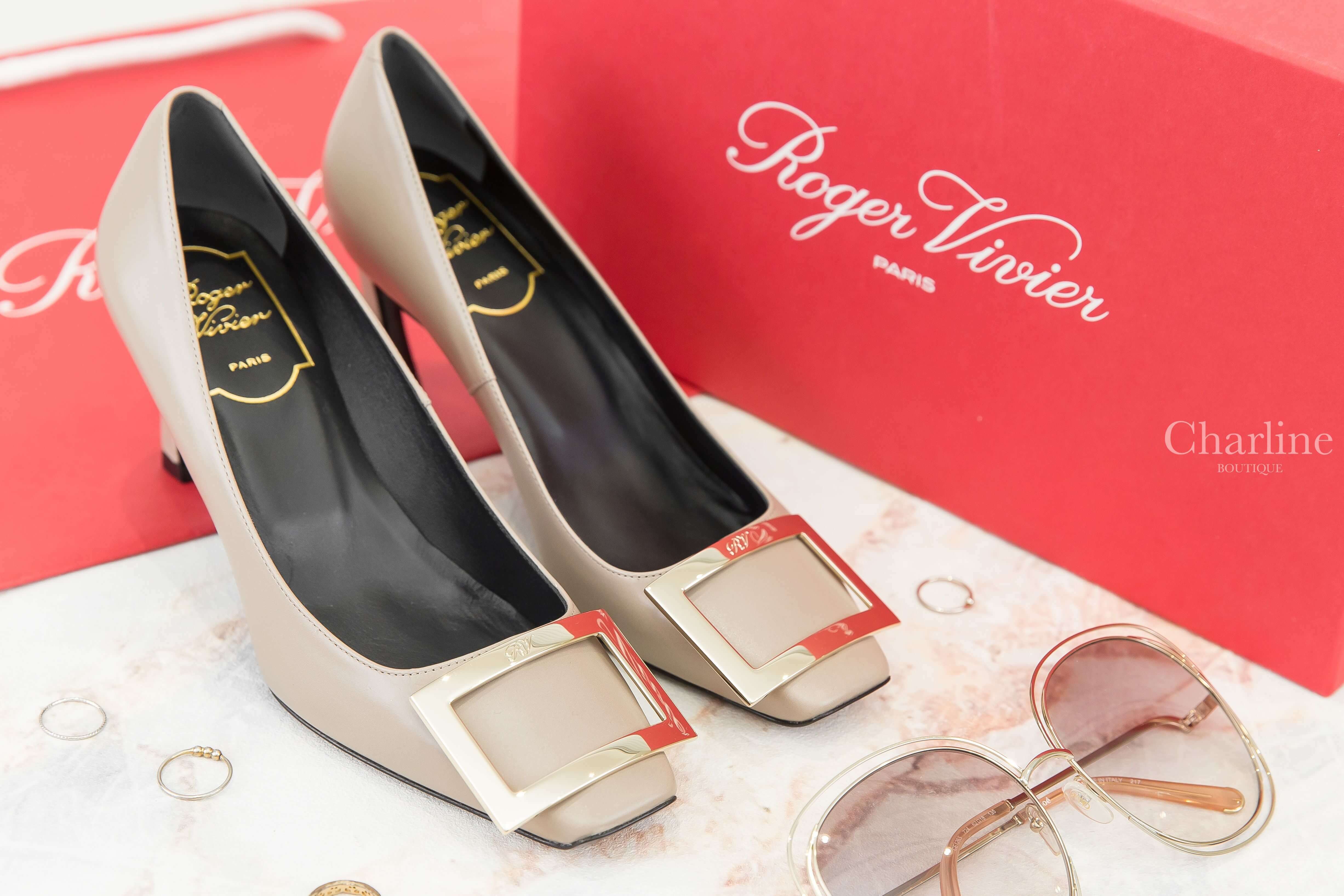 Roger Vivier Trompette Metal Buckle Pumps In Leather 米褐色皮革淡金色方釦7cm高跟鞋-Charline Boutique 精品代購