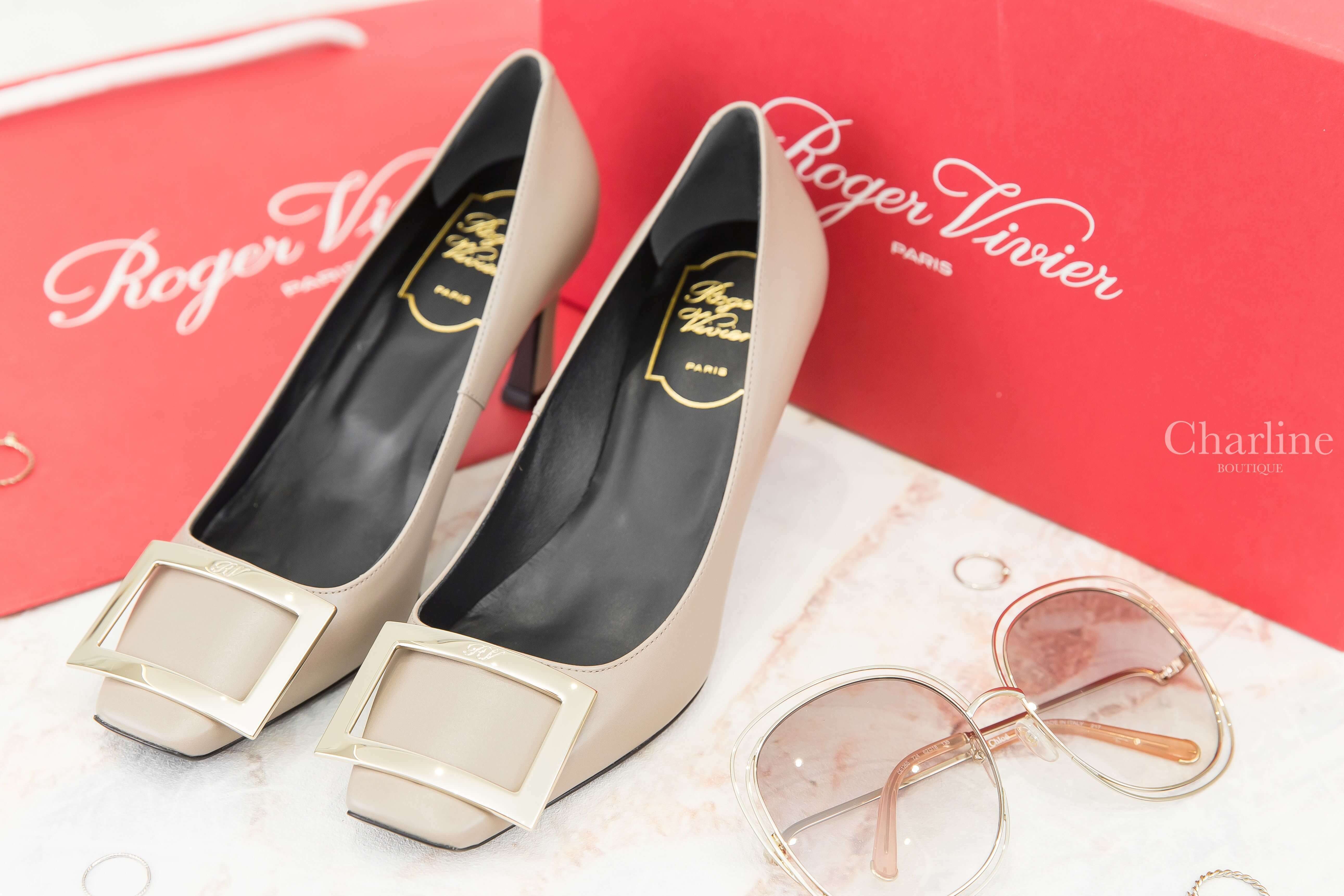 Roger Vivier Trompette Metal Buckle Pumps In Leather 米褐色皮革淡金色方釦7cm高跟鞋-Charline Boutique 精品代購